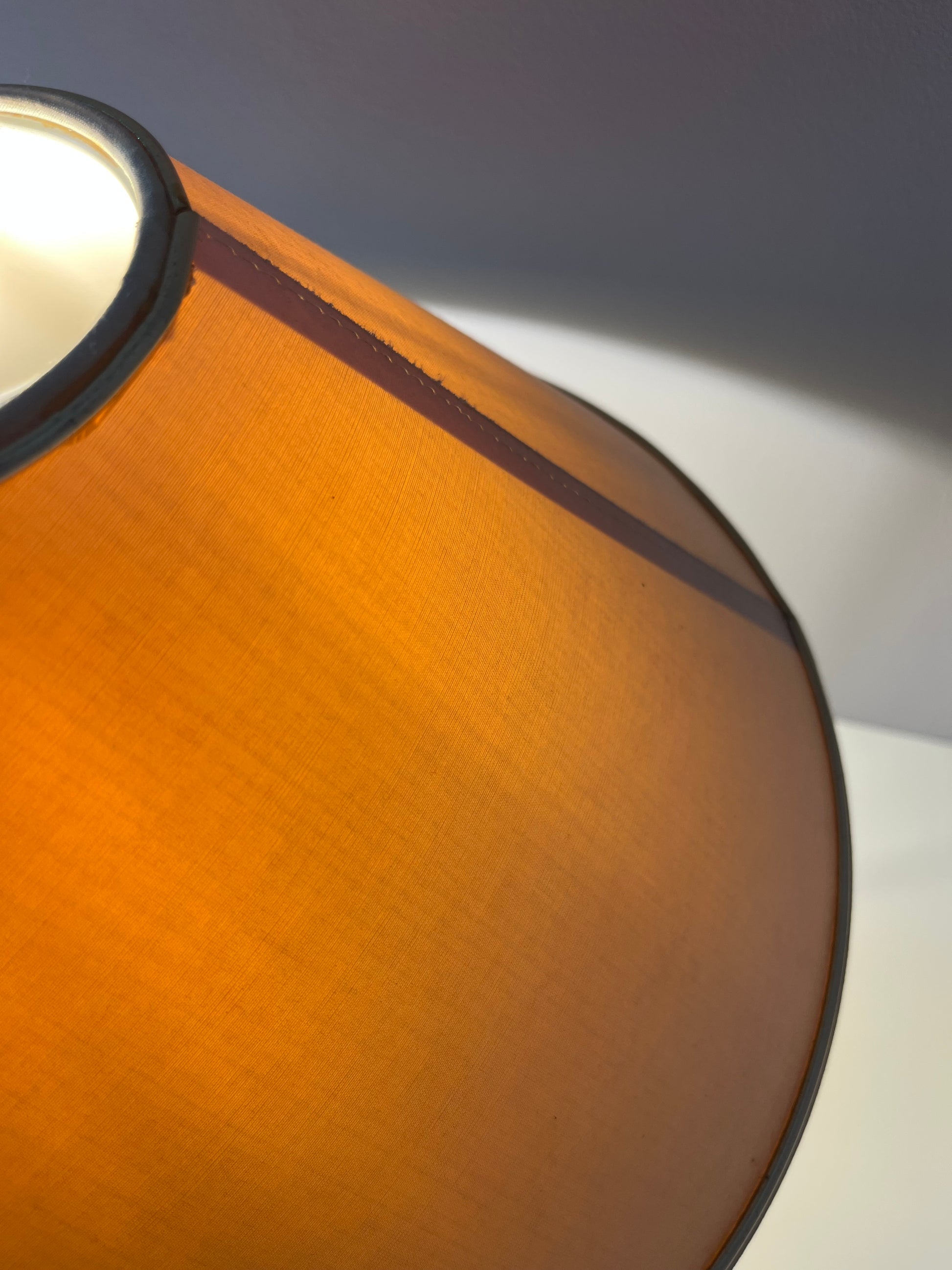 Tischlampe Backgammon Opal schwarz von Holmegaard