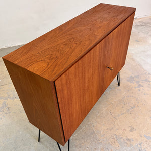 Schrank Teak auf Hairpinlegs