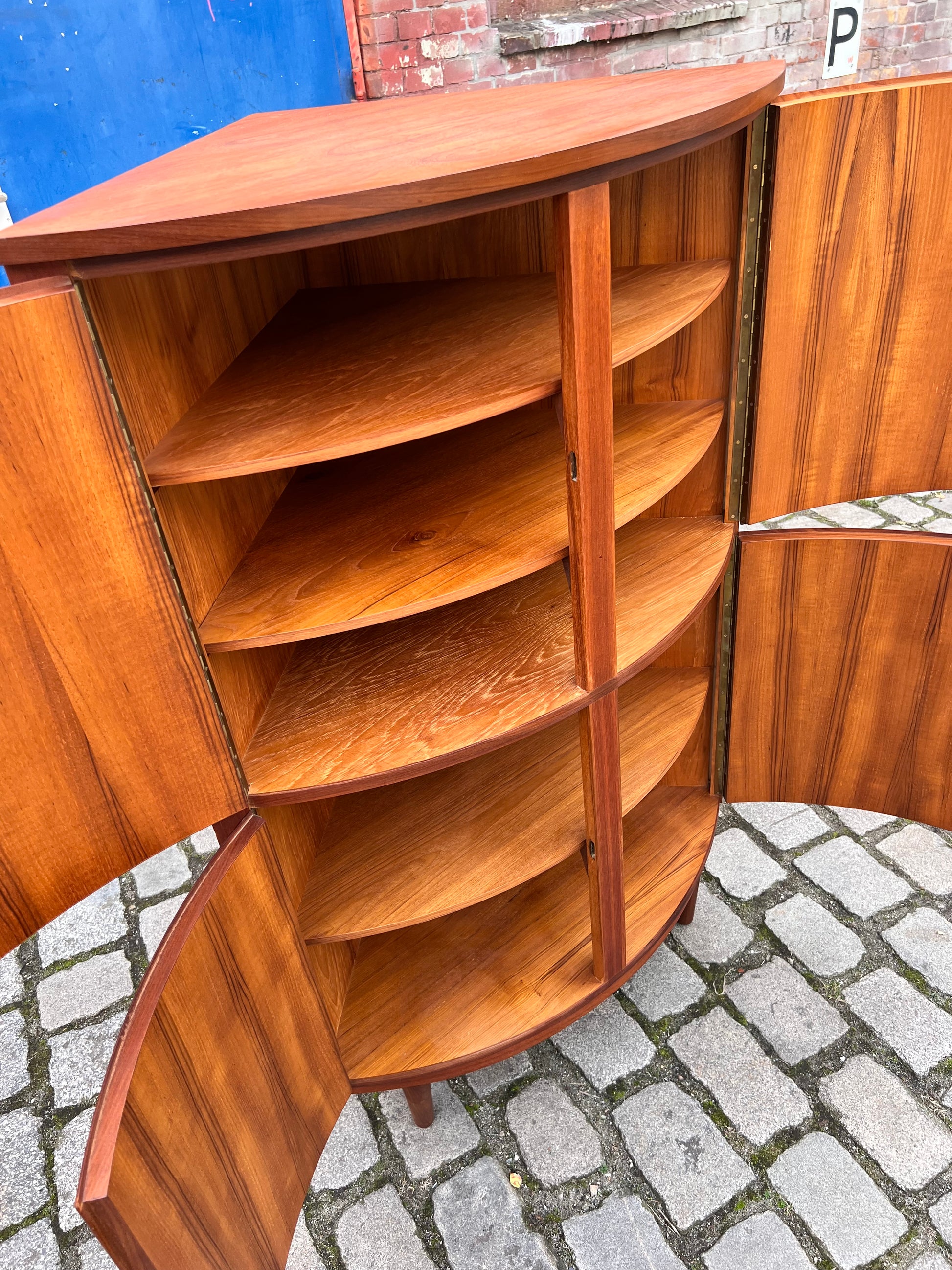 Eckschrank Teak mit Schloss aus Dänemark
