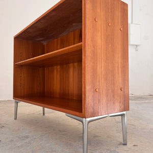 Regal Teak mit neuen Chromfüßen von Søborg Møbelfabrik