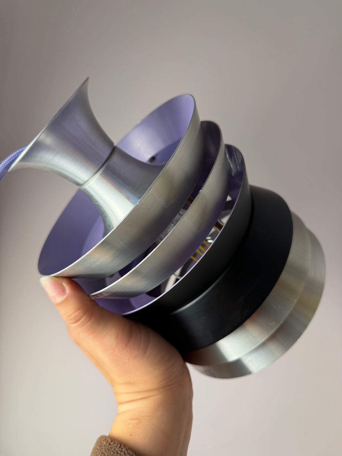 Lamellenlampe Trava silber schwarz lila von Carl Thore für Granhaga