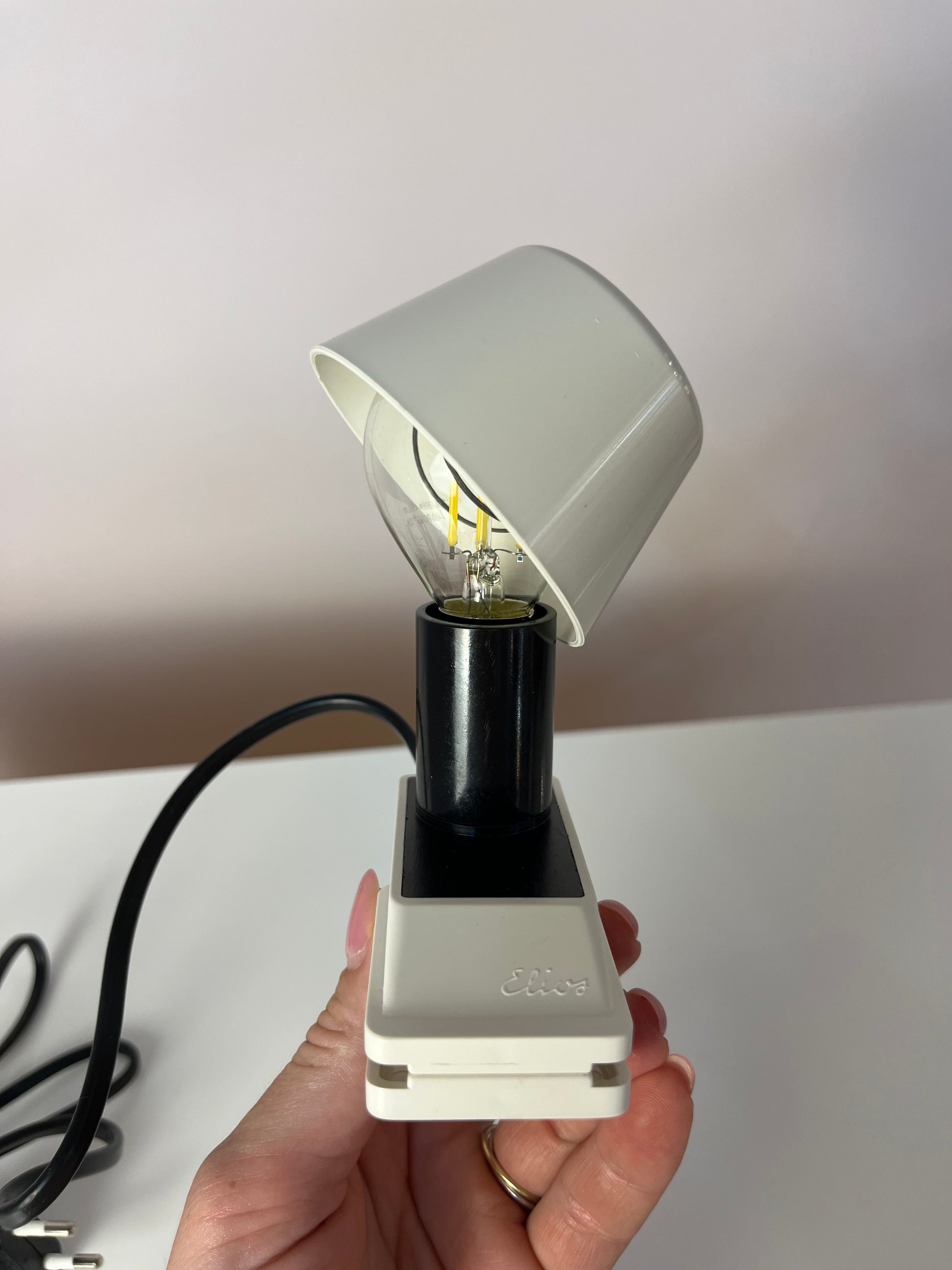 Klemmlampe weiß mit Metallschirm von Elios