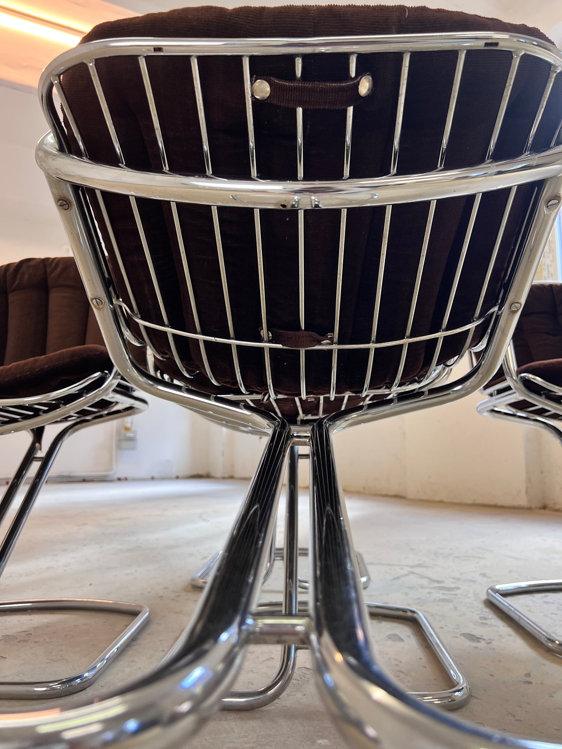 Freischwinger Chrom mit braunem Sitzkissen von Gastone Rinaldi für Rima