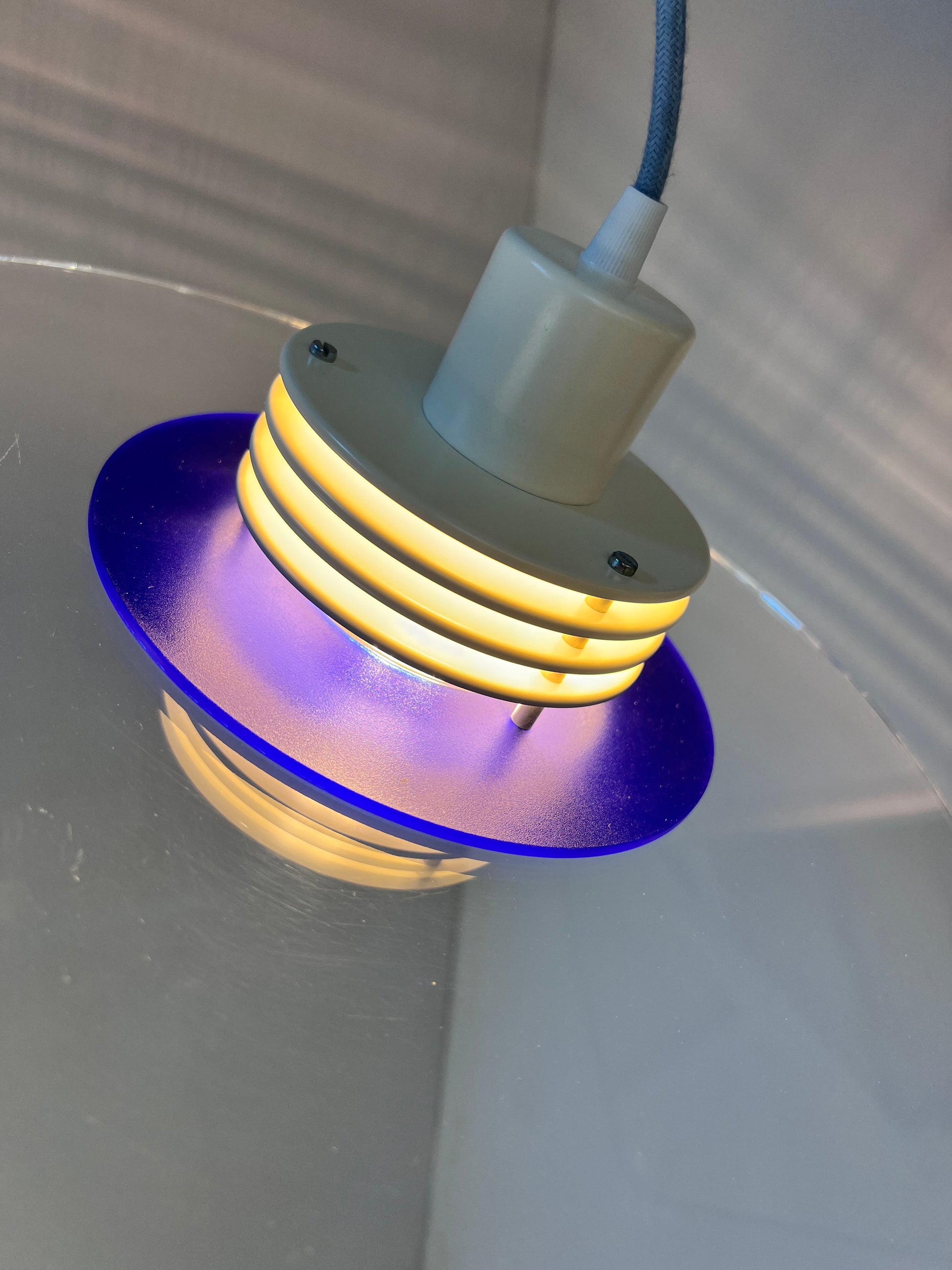 Lamellenlampe „Astra“ blau Plexiglas aus Dänemark