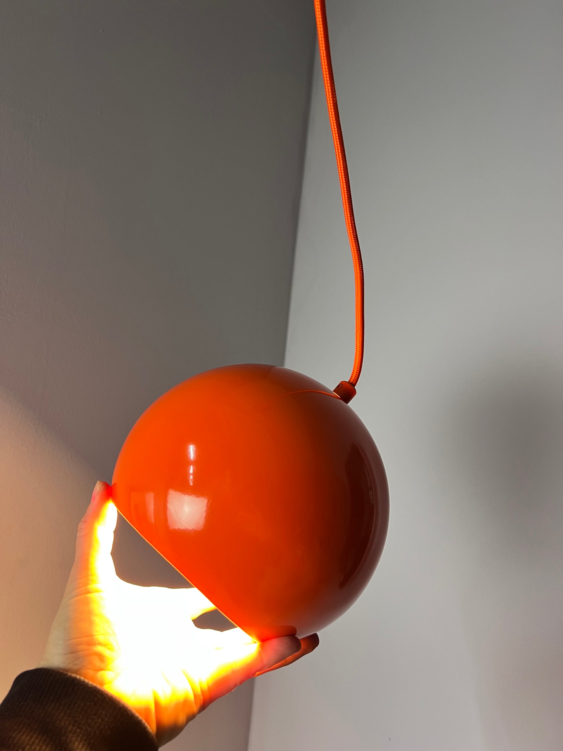 Kugellampe neu lackiert orange aus Dänemark