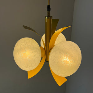 Hängelampe gelb weiß von Richard Essig