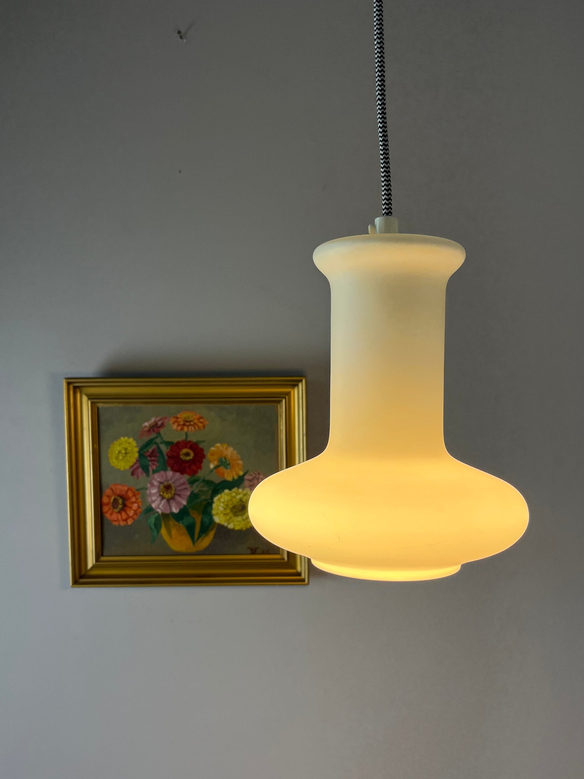 Hängelampe weiß Opalglas von Lightskaer Lighting