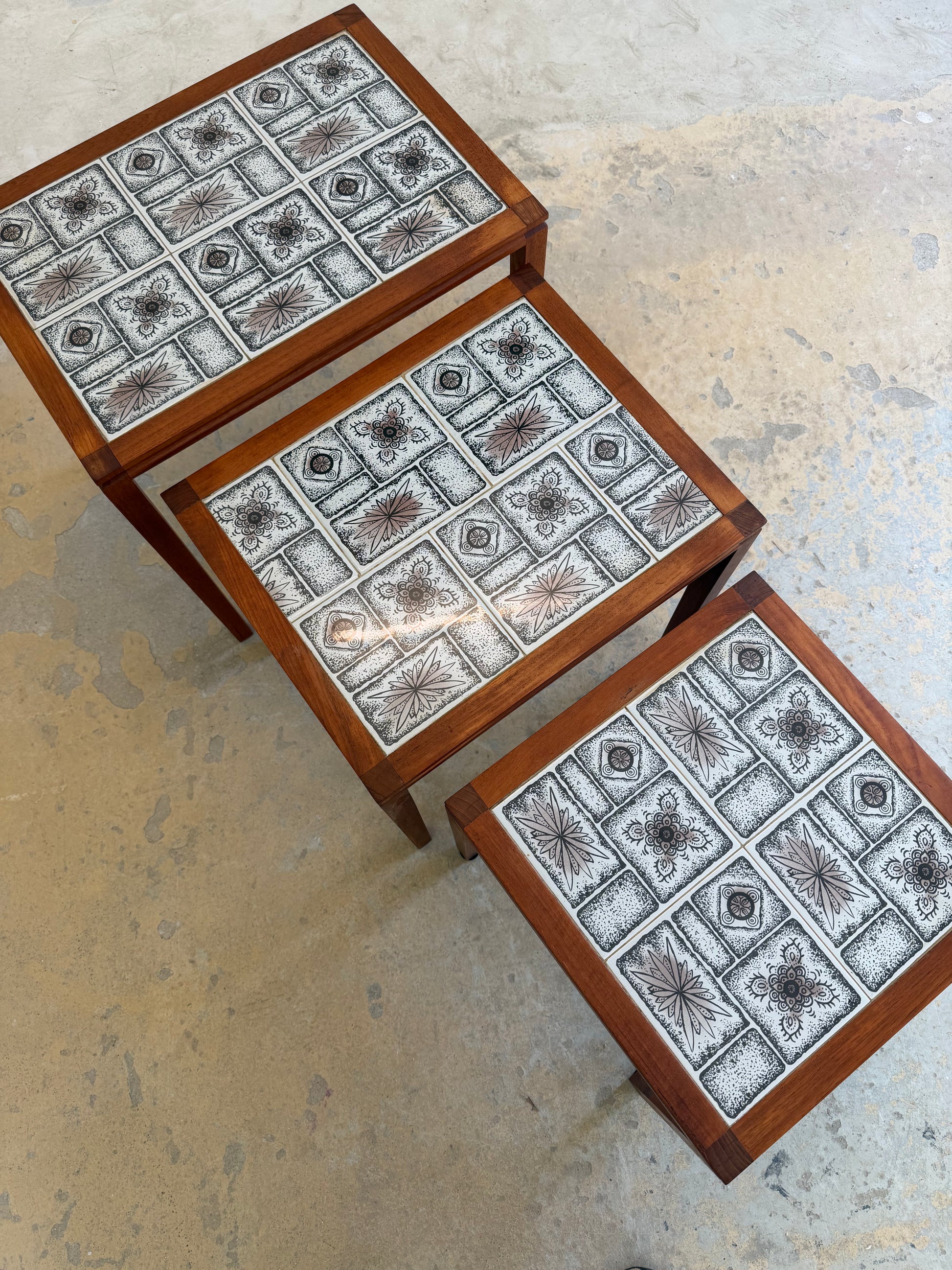 Set: 3 Satztische Teak & Fliesen aus Dänemark