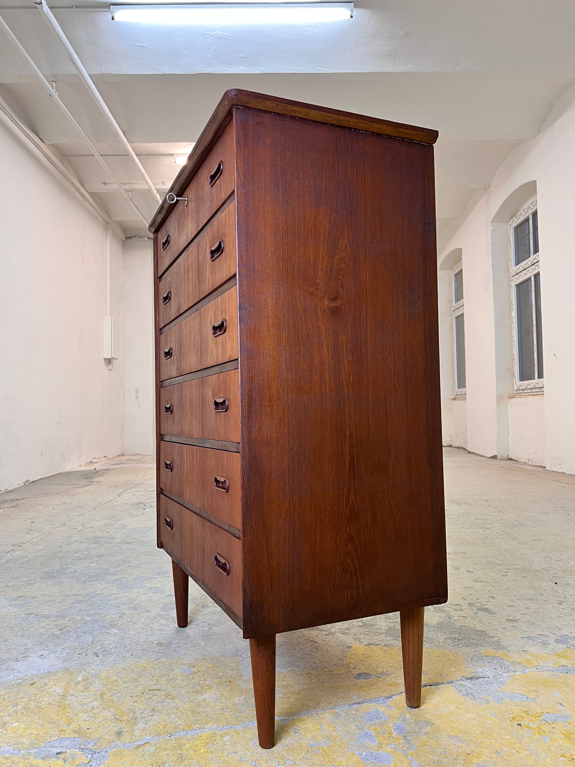 Kommode Teak mit Schloss aus Dänemark