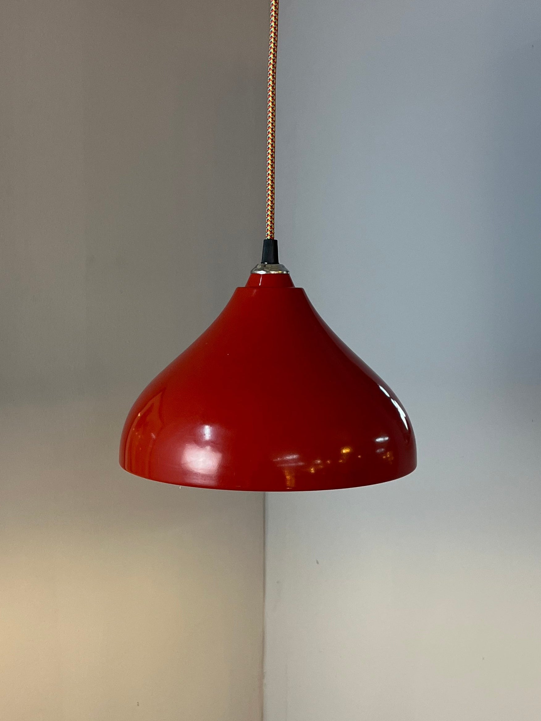Hängelampe rot von Rolf Krüger für Staff