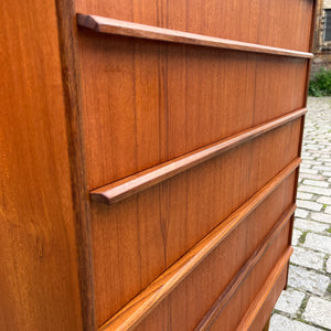 Kommode Teak mit durchgängigen Griffen