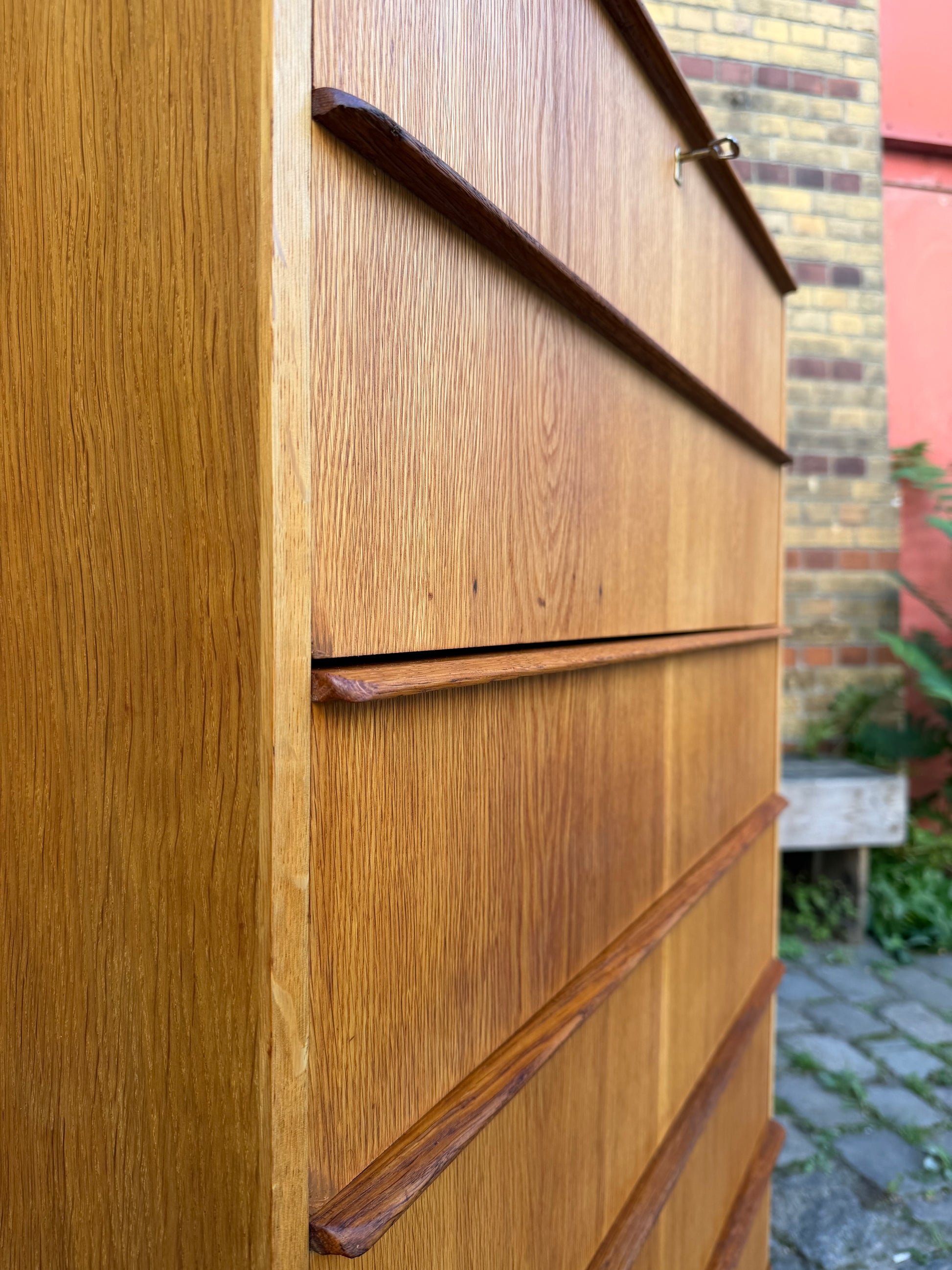 Tallboy Kommode Eiche mit Schloss aus Dänemark