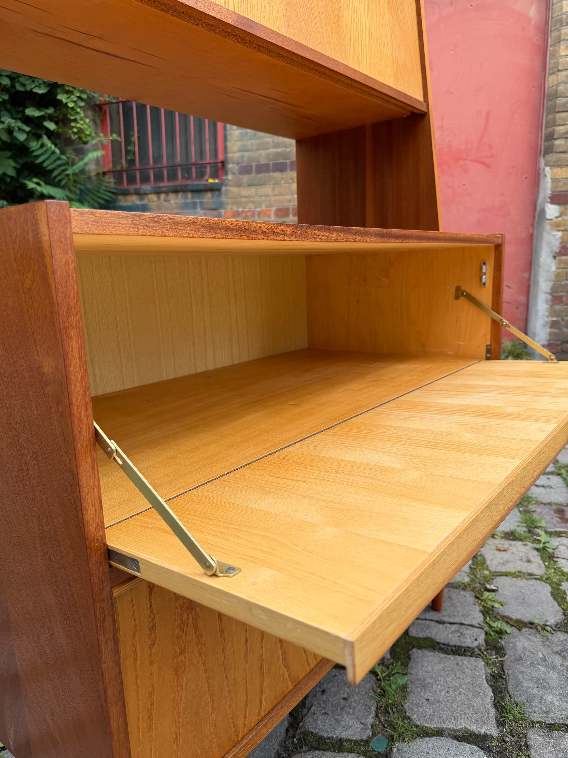 Schrank mit Klappfächern & Vitrine von VEB Möbelindustrie Halle
