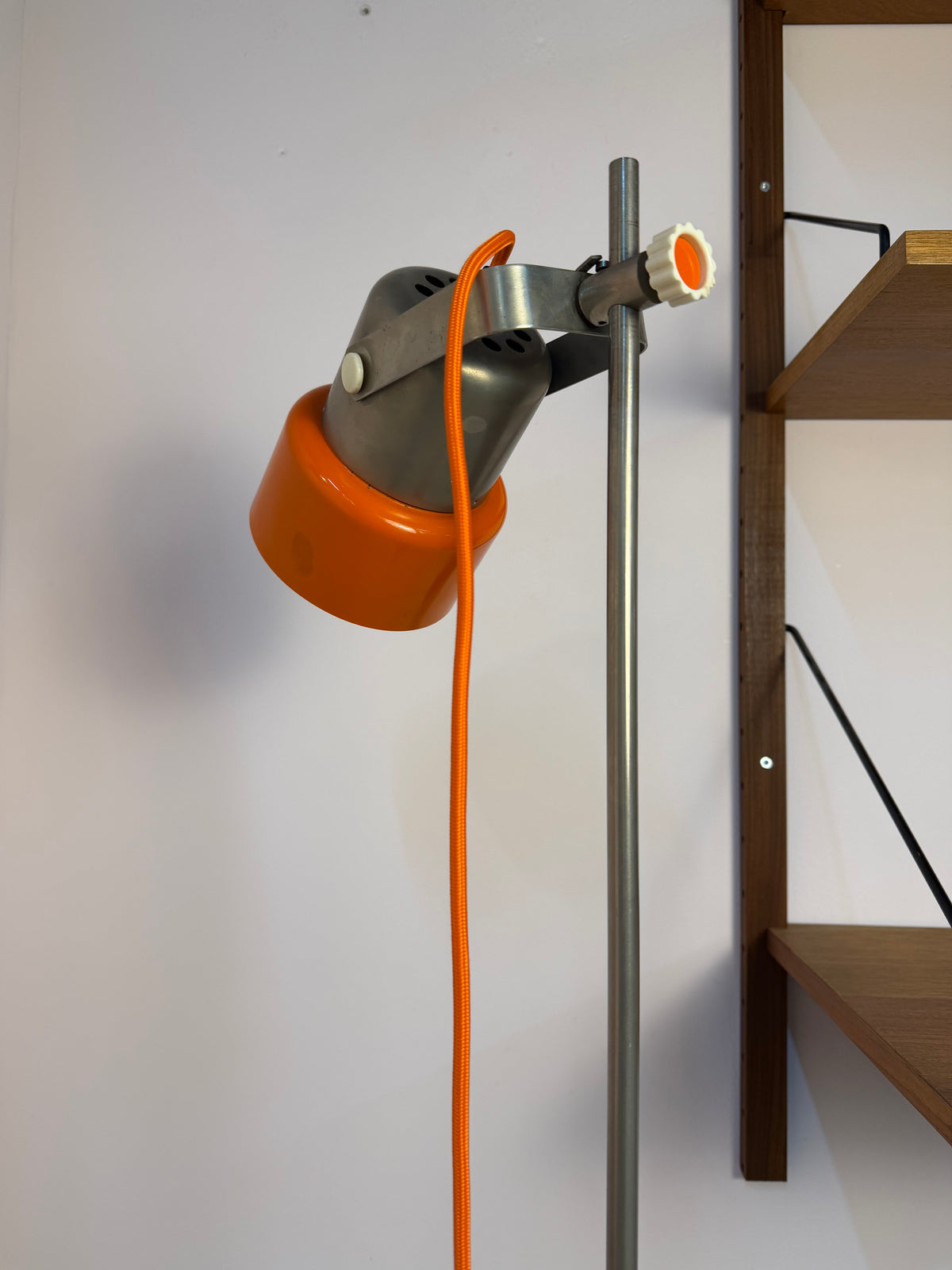 Stehlampe orange Chrom von AKA Werke