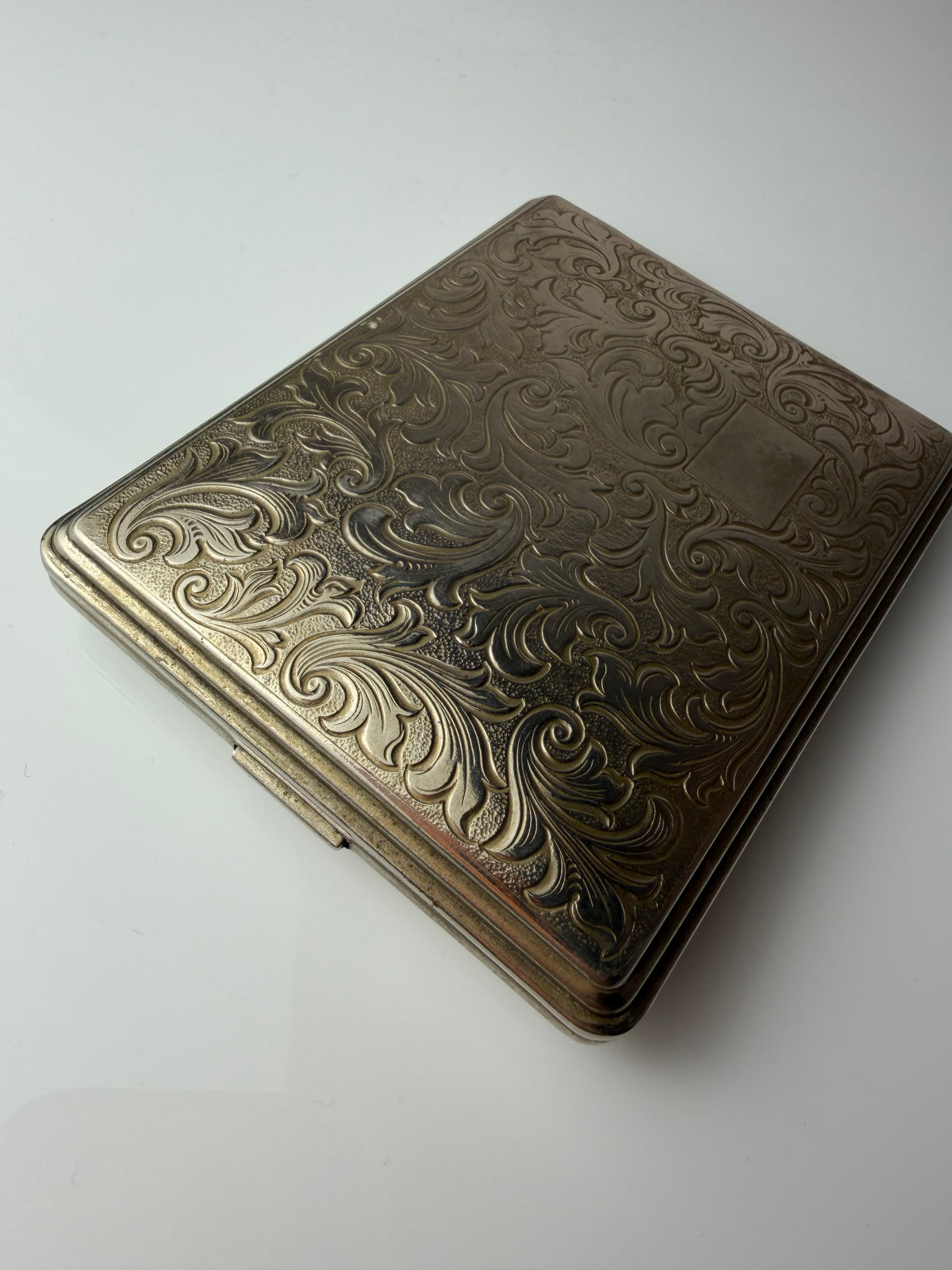 Zigarettenetui silber mit floraler Gravur