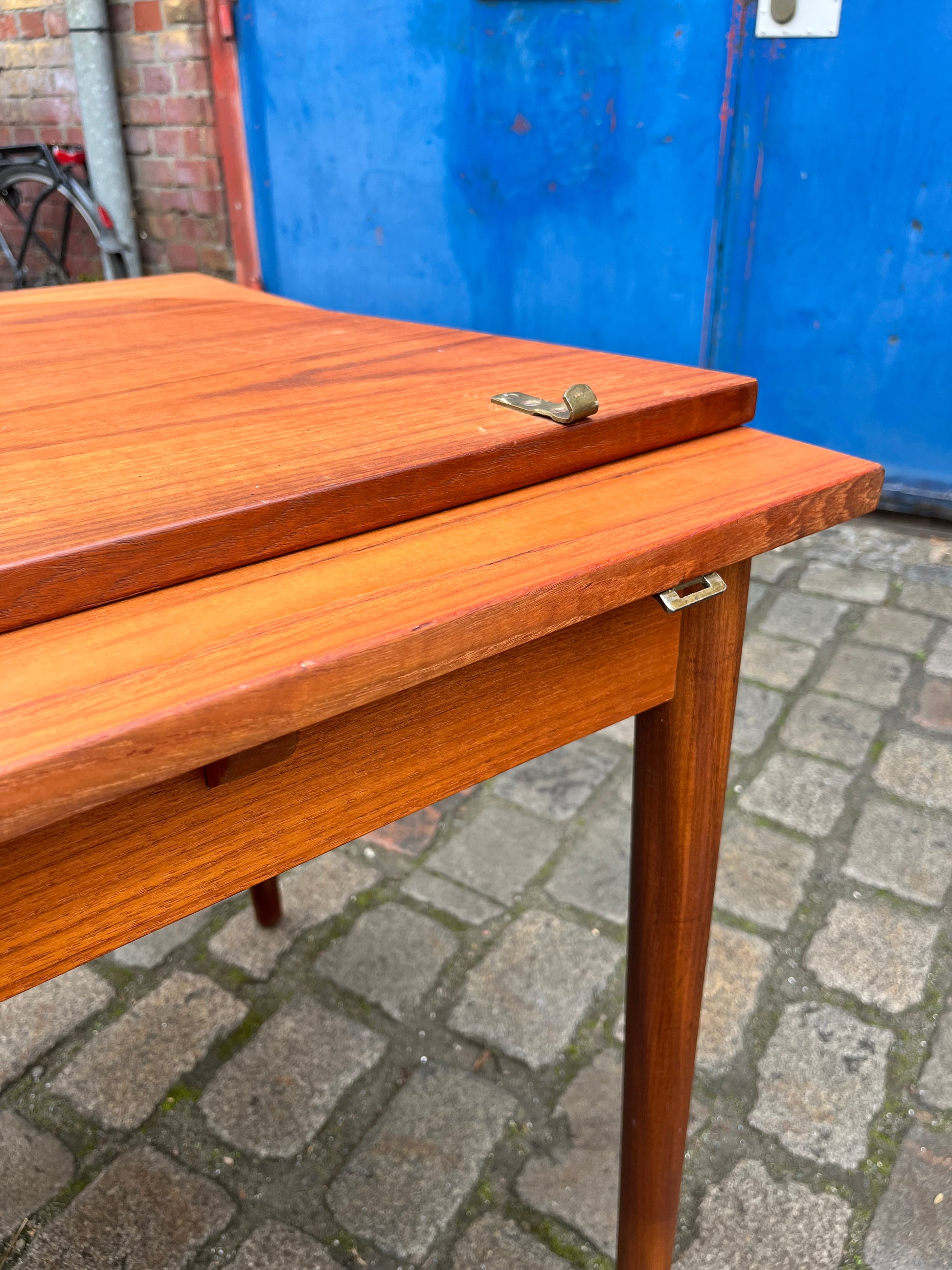 Esstisch Teak verlängerbar mit eingehängten Platten