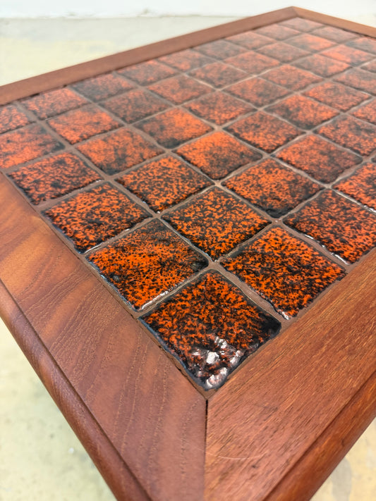 Beistelltisch Teak mit orange gescheckten Fliesen