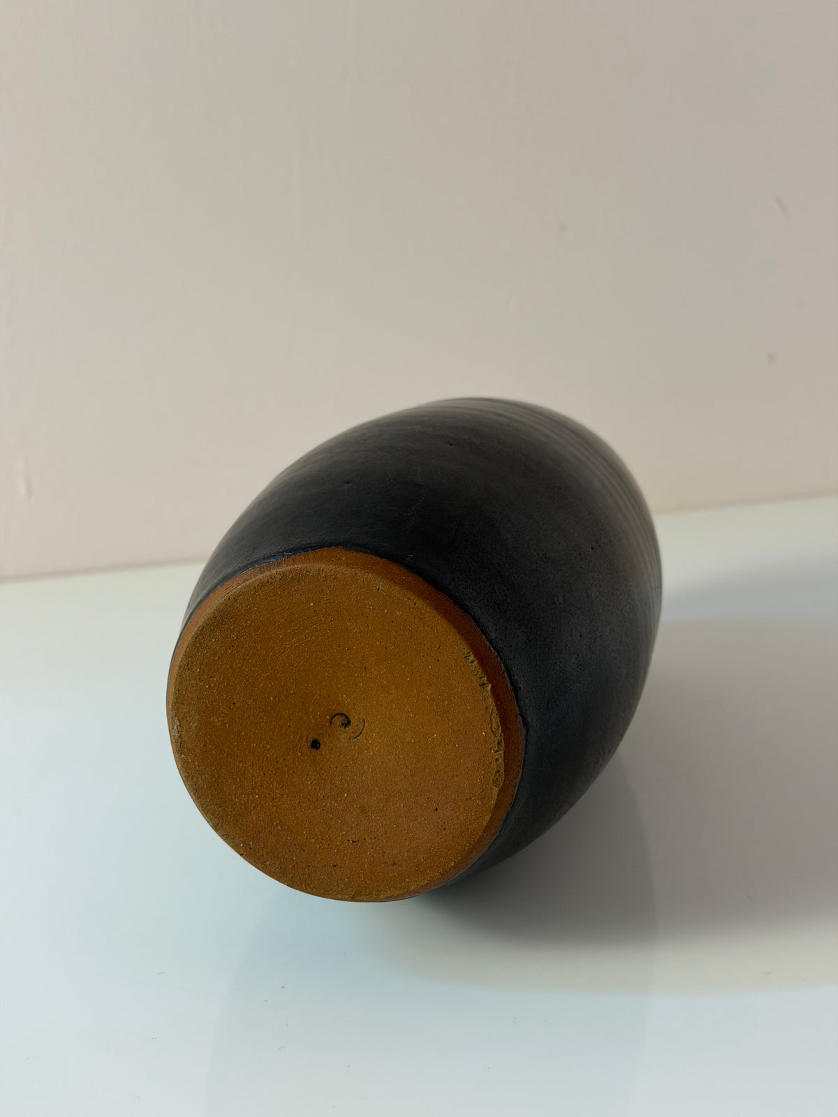 Vase anthrazit mit Eisenglasur