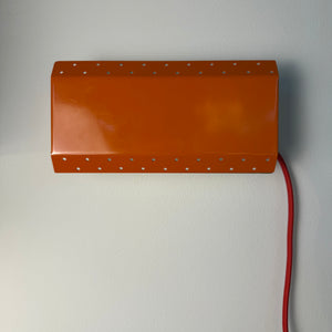 Wandlampe E.S. Horn orange mit beweglichen Visier