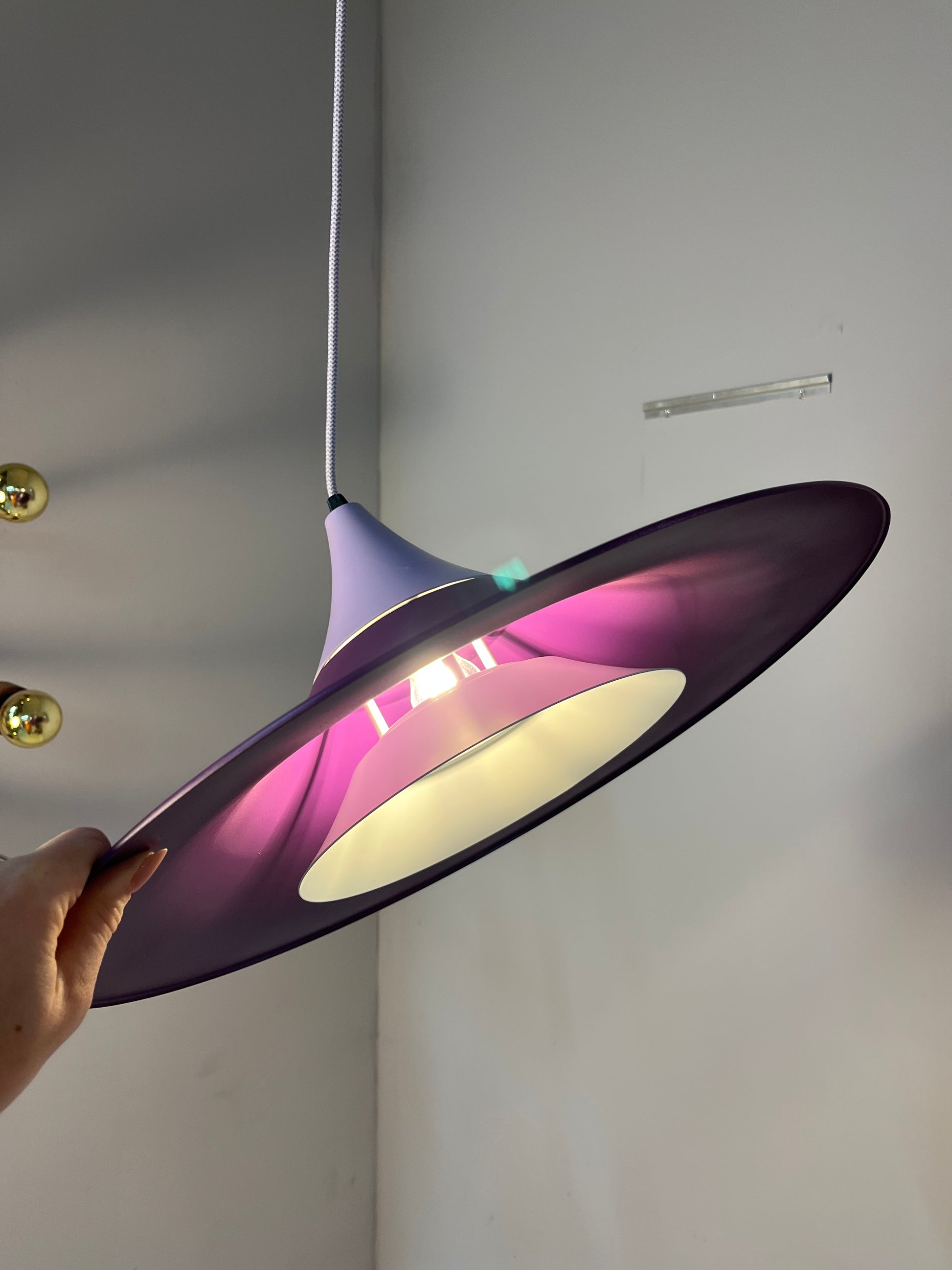Trichterlampe lila flieder neu lackiert aus Dänemark