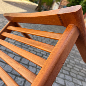 Hocker mit Lederkissen von Hans J. Wegner