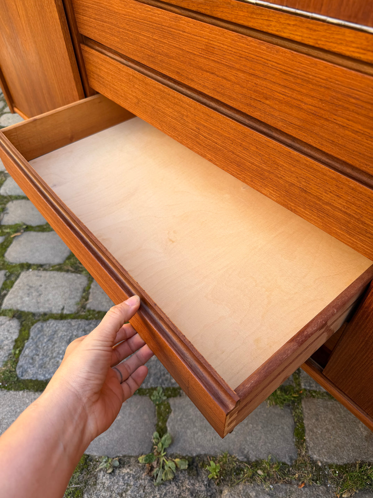 Highboard Teak mit Klappfach & Schiebetüren auf Dänemark