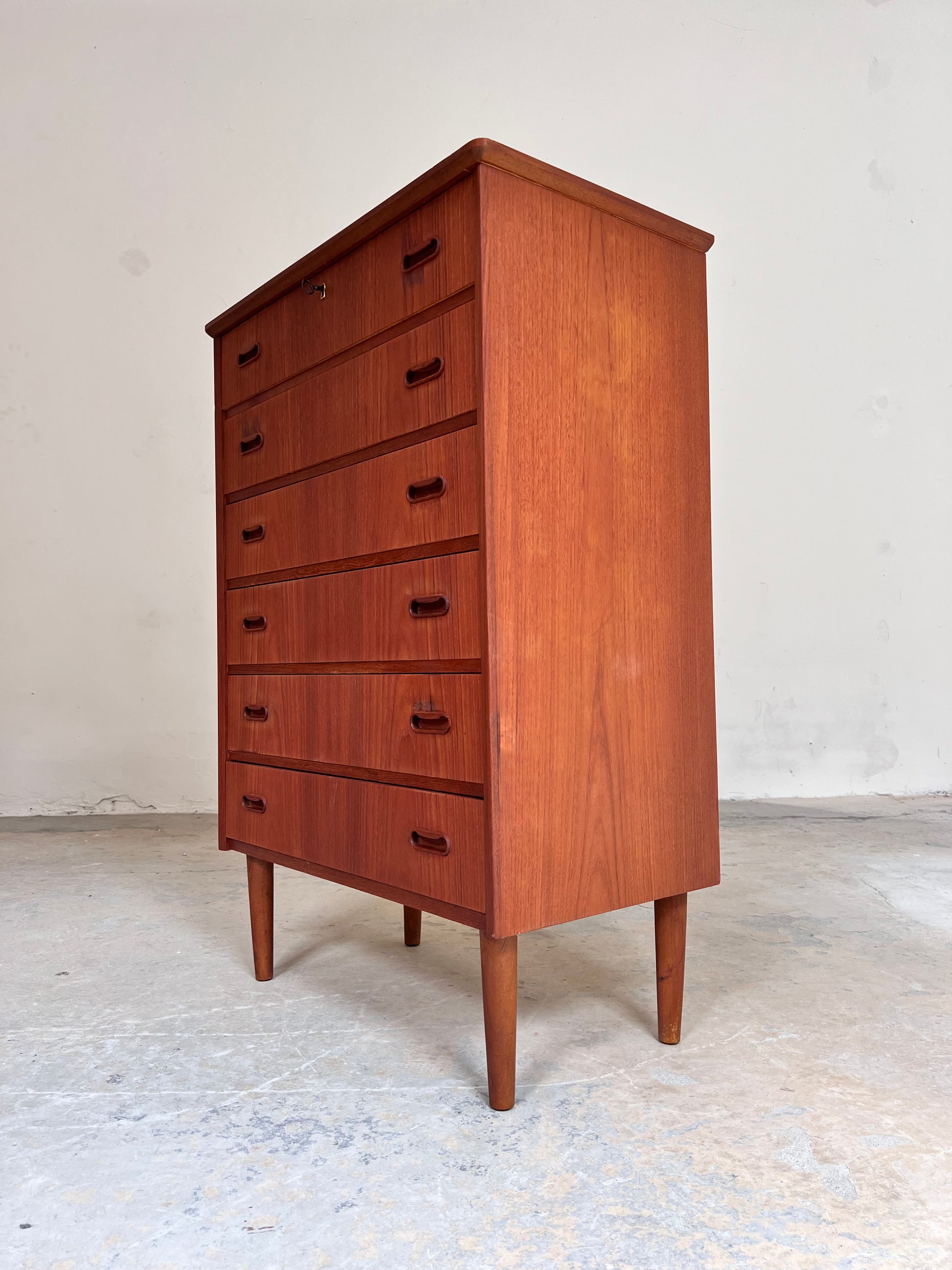 Kommode Teak mit Schloss aus Dänemark
