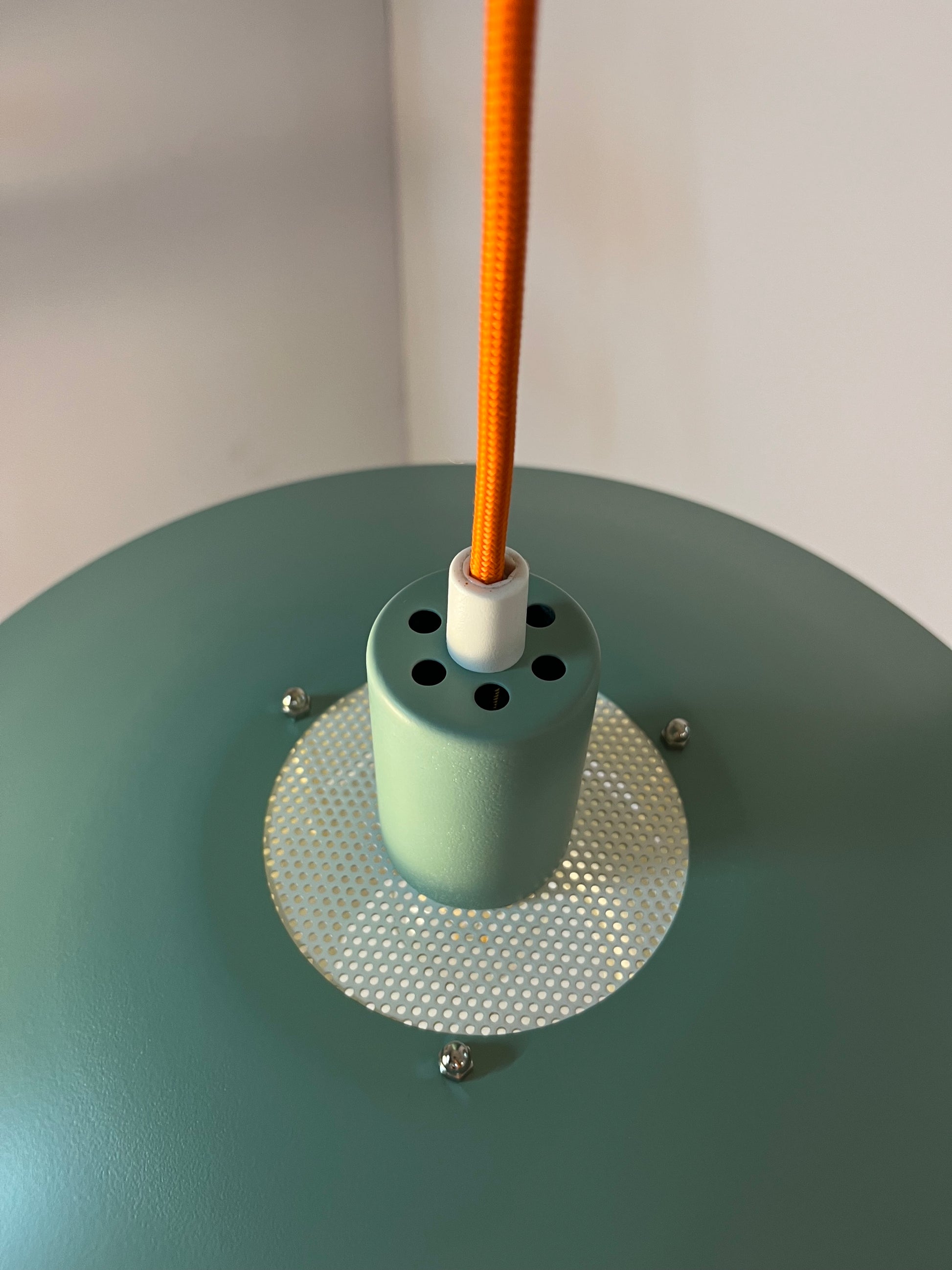 Lamellenlampe neu lackiert blaugrün von JEKA