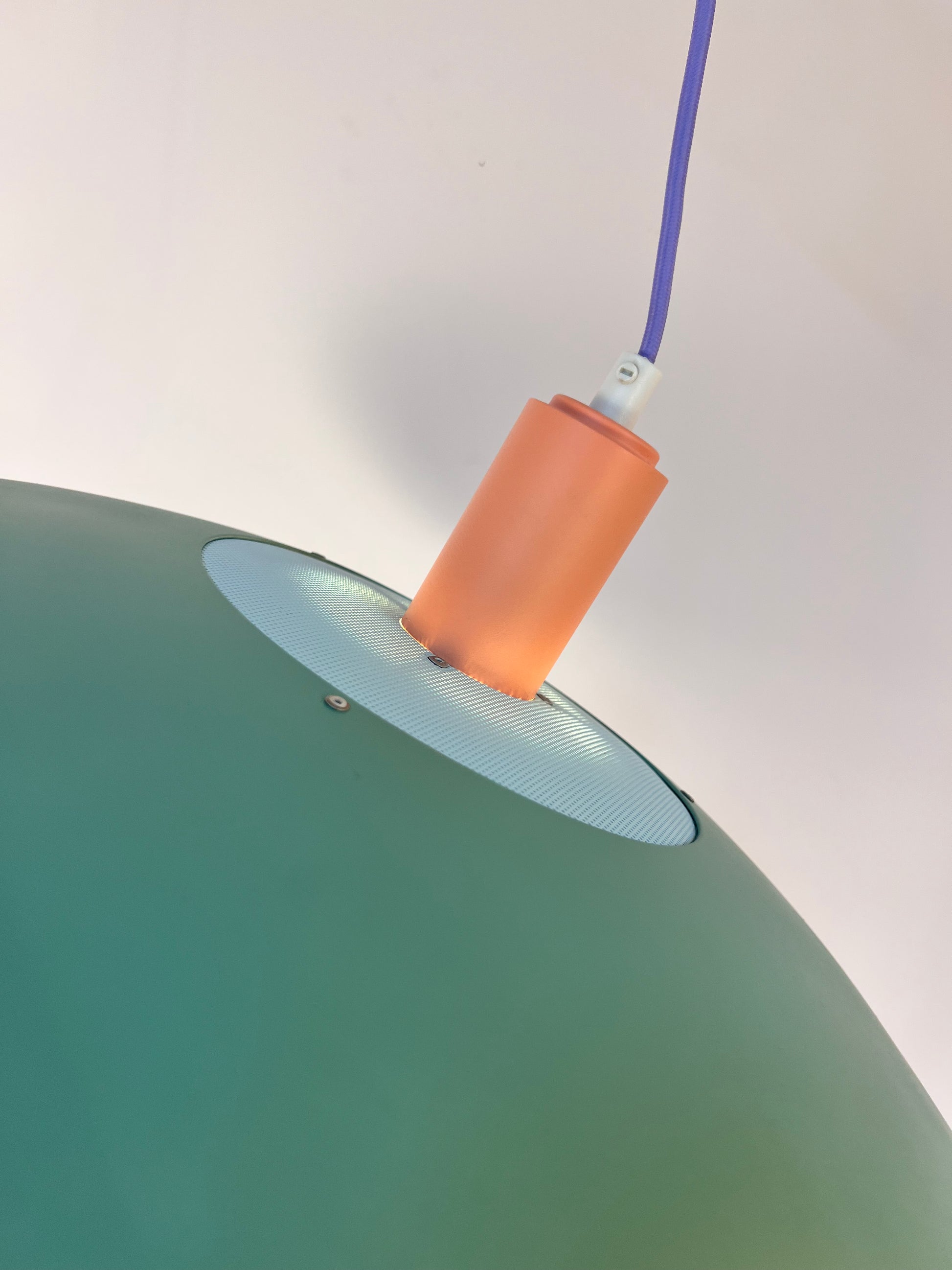 Lamellenlampe neu lackiert, Dänemark