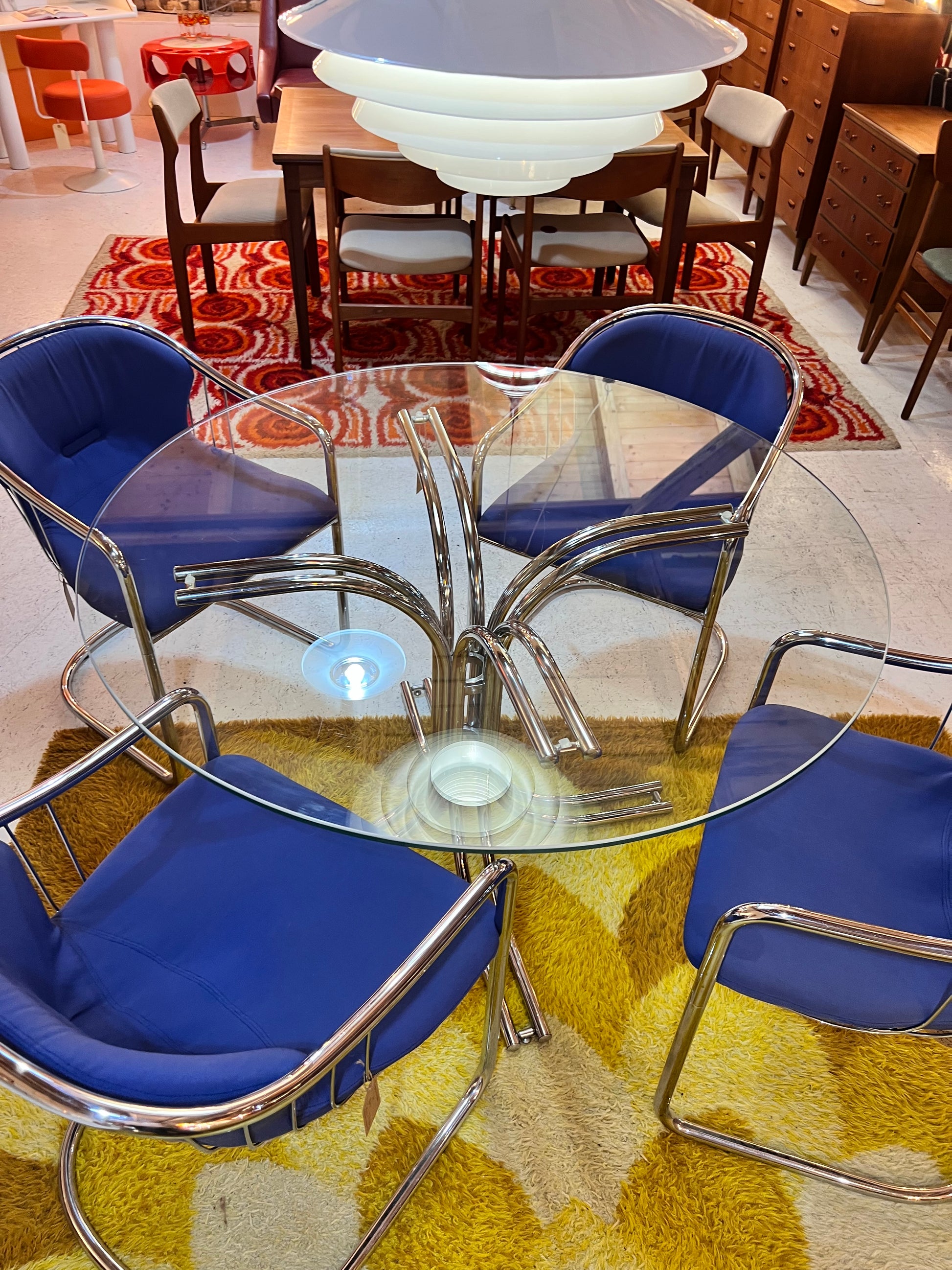 Set: 4x Freischwinger Chrom blau und runder Glastisch von Gastone Rinaldi für Alma