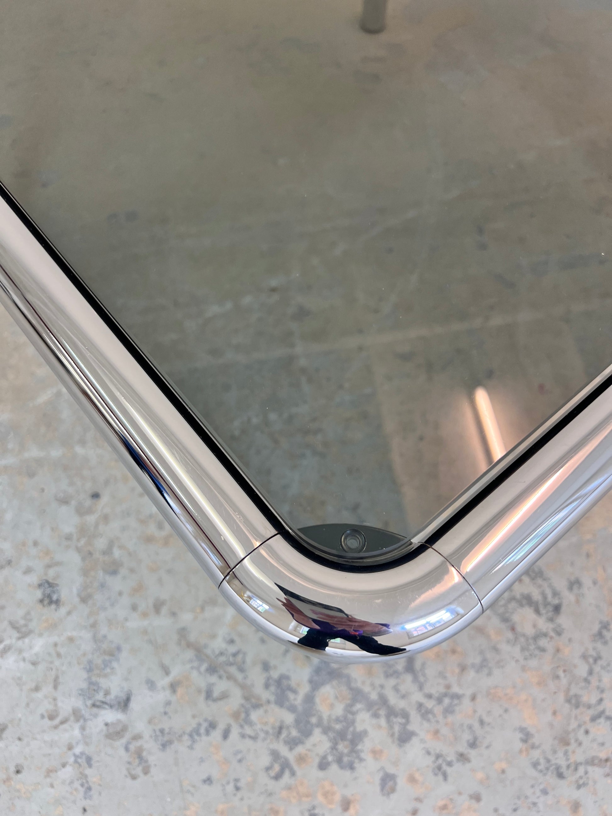 Couchtisch Chrom Rauchglas ETIENNE FERMIGIER