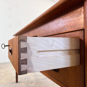 Schreibtisch Teak von „Kvalitet, Form & Funktion“ Dänemark