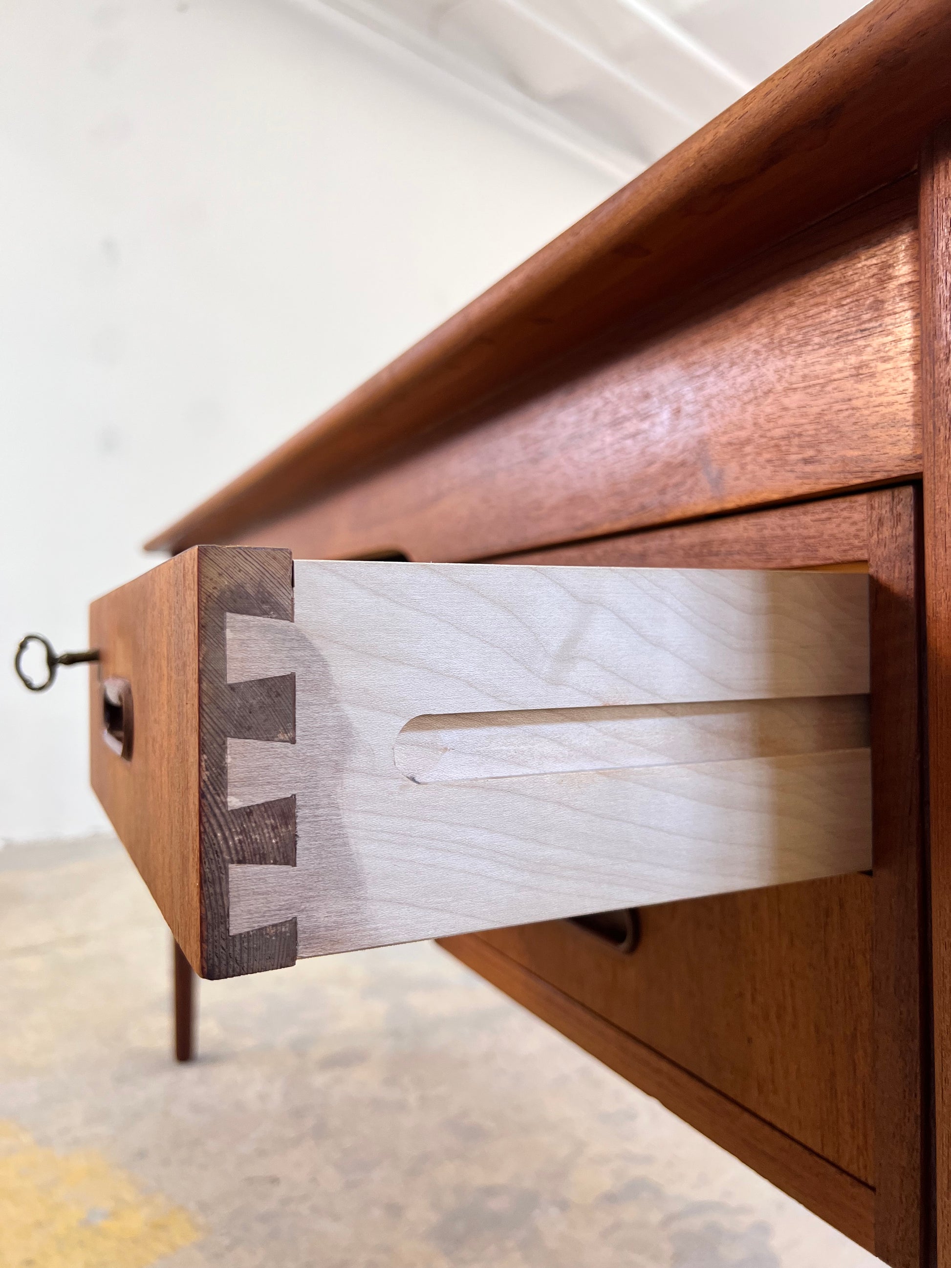 Schreibtisch Teak von „Kvalitet, Form & Funktion“ Dänemark