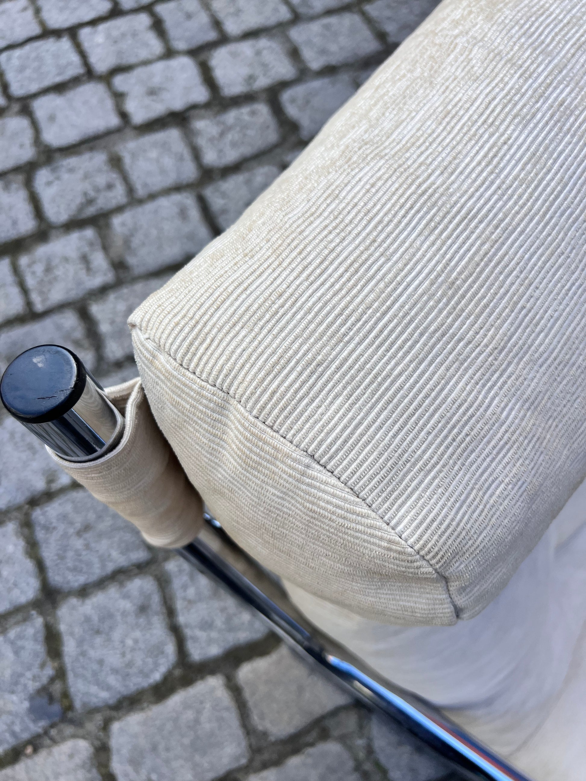 Sessel beige Kord Chromgestell