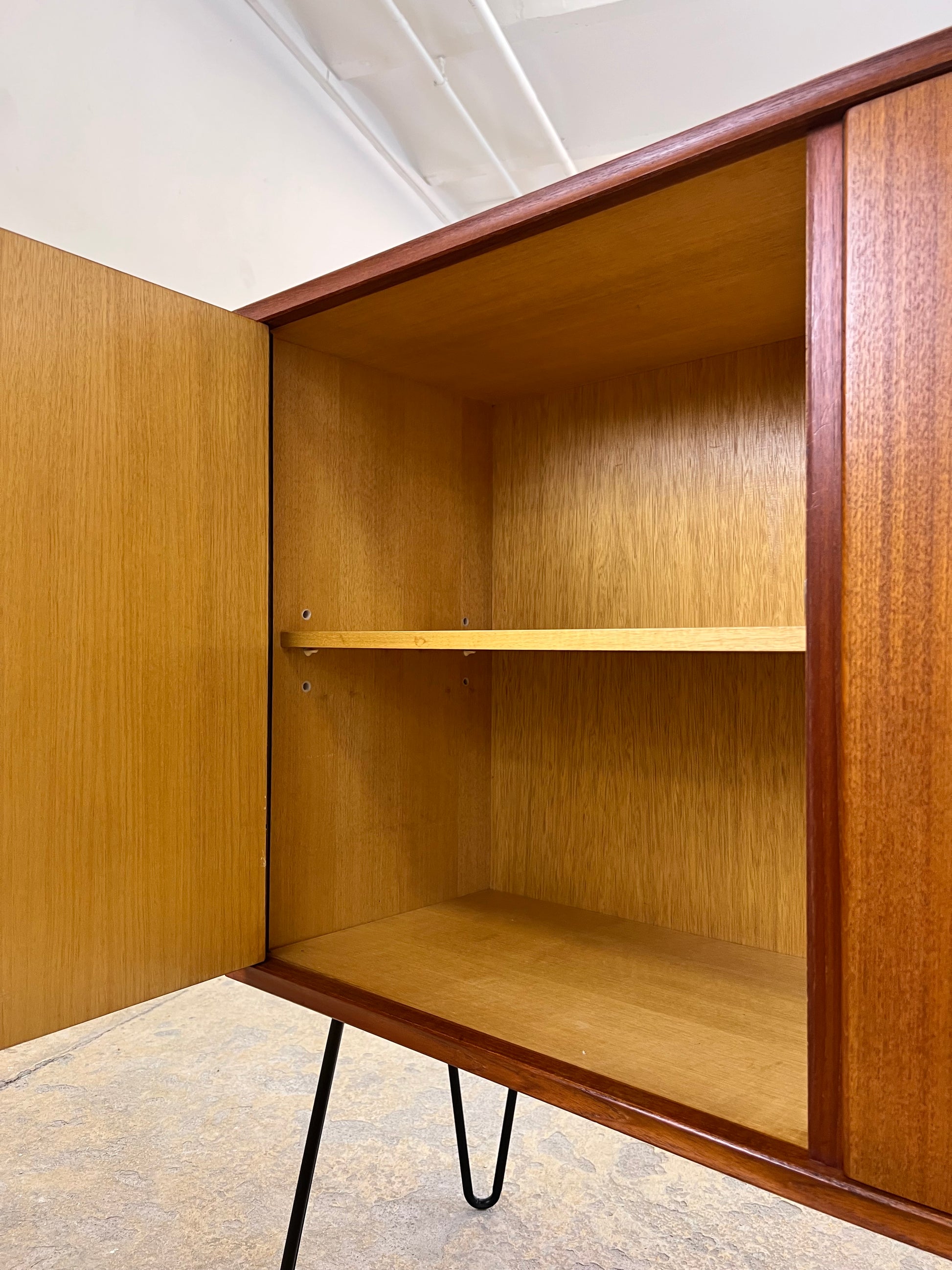 Sideboard Teak auf Hairpinlegs von rt Möbel