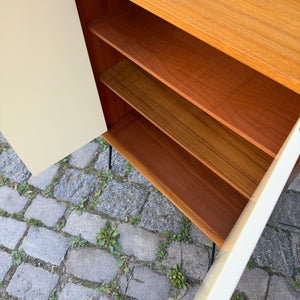 Schrank mit Schloss & neuen Hairpinlegs