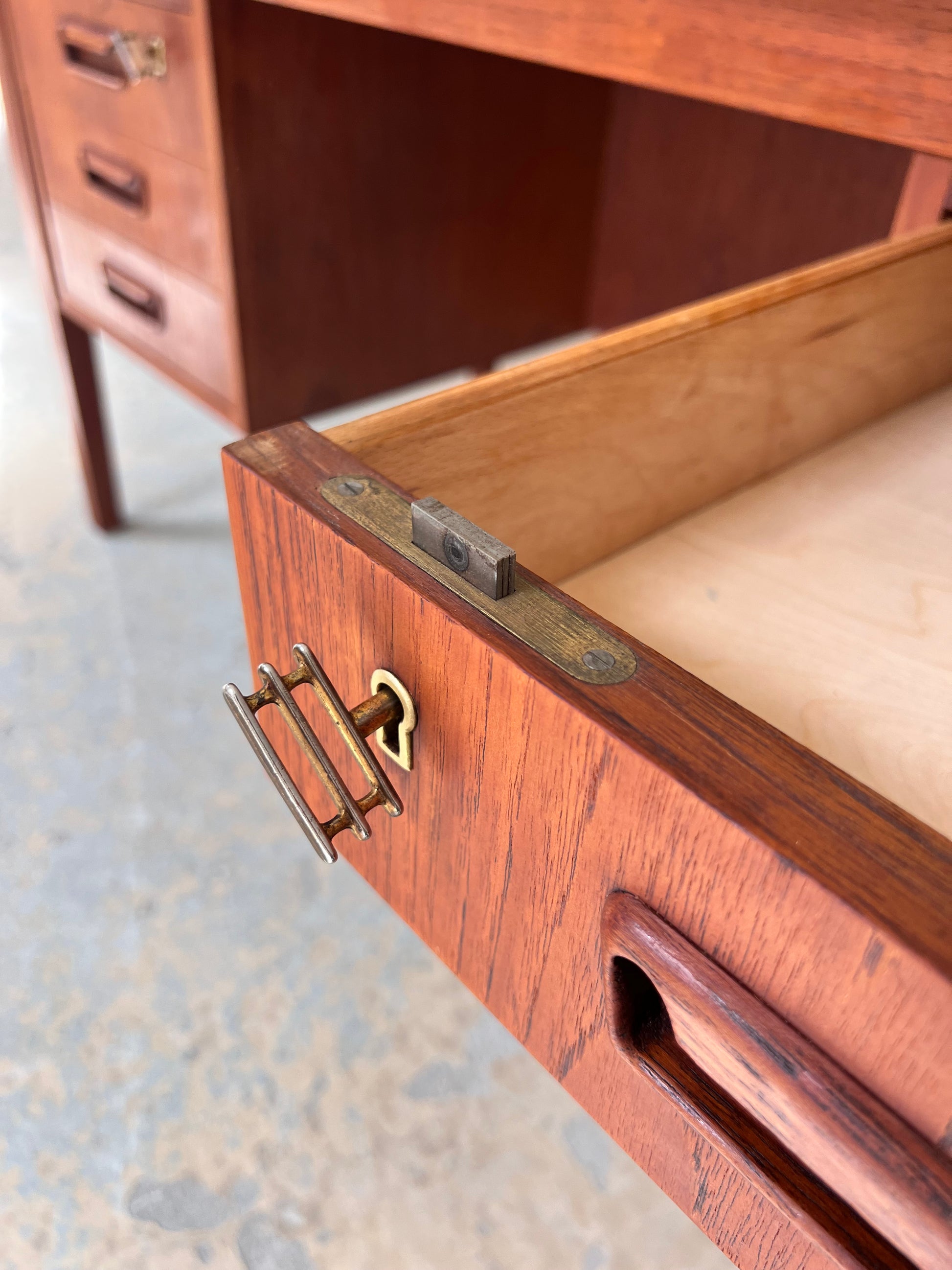 Freistehender Schreibtisch Teak aus Dänemark Sigh & Søns Møbler