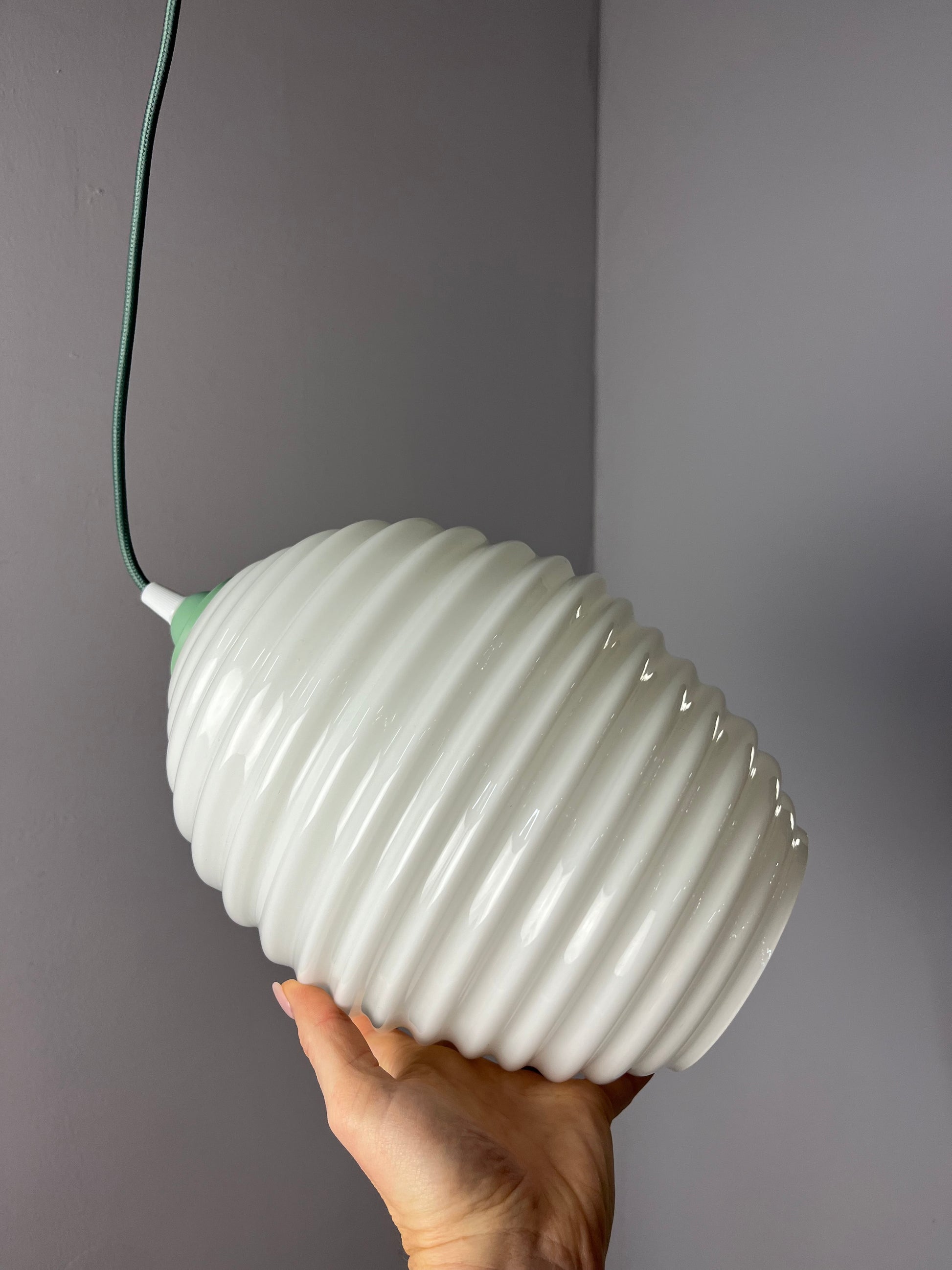 Hängelampe mint weiß Glas aus Dänemark