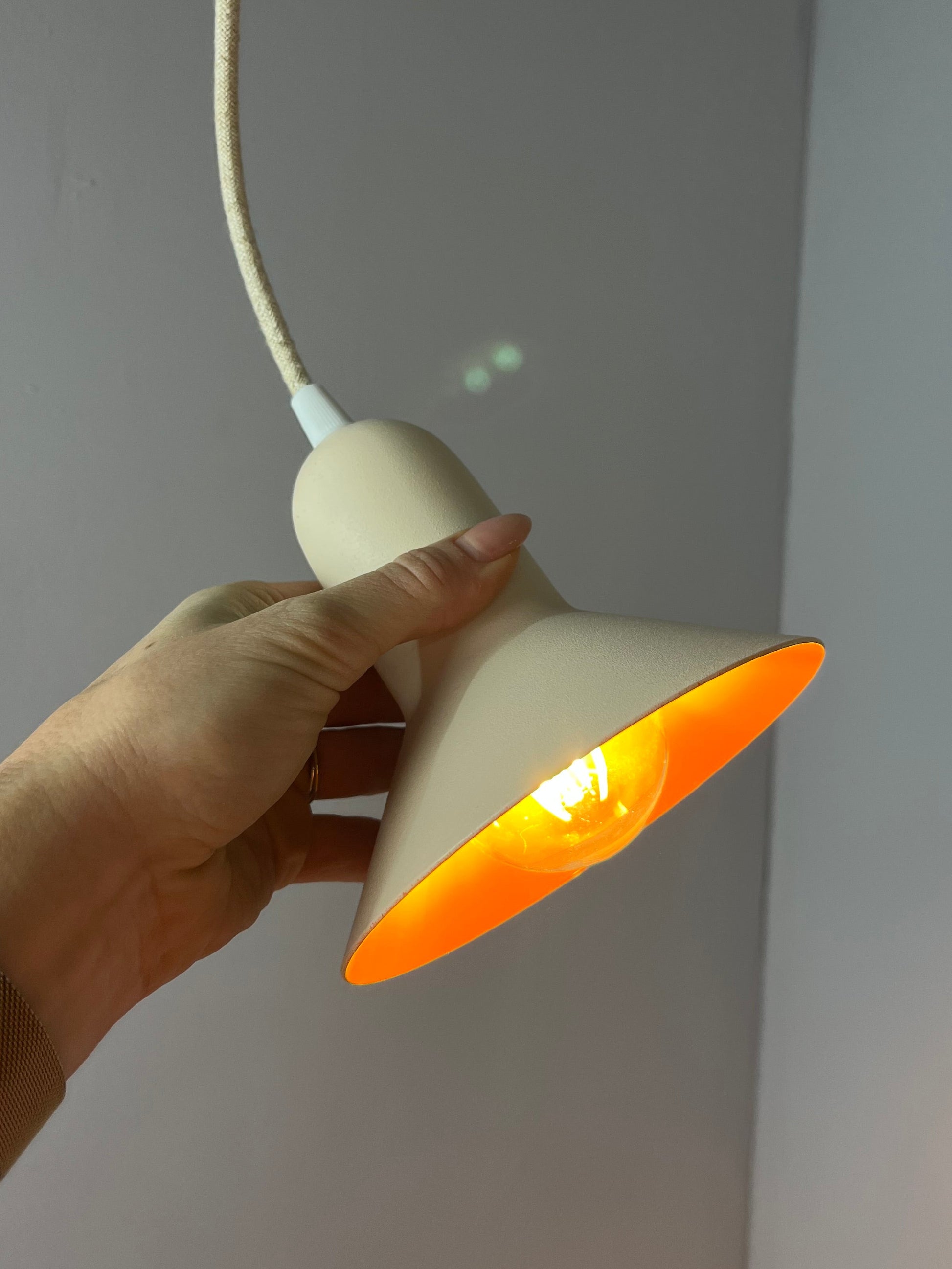 Hängelampe creme orange neu lackiert