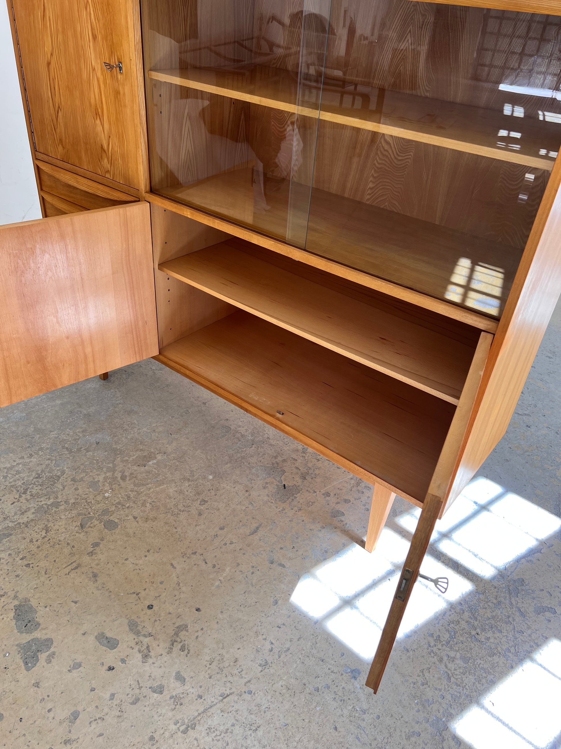 Highboard / Wohnzimmerschrank Typ 602/G Esche von Hellerau aus 1959