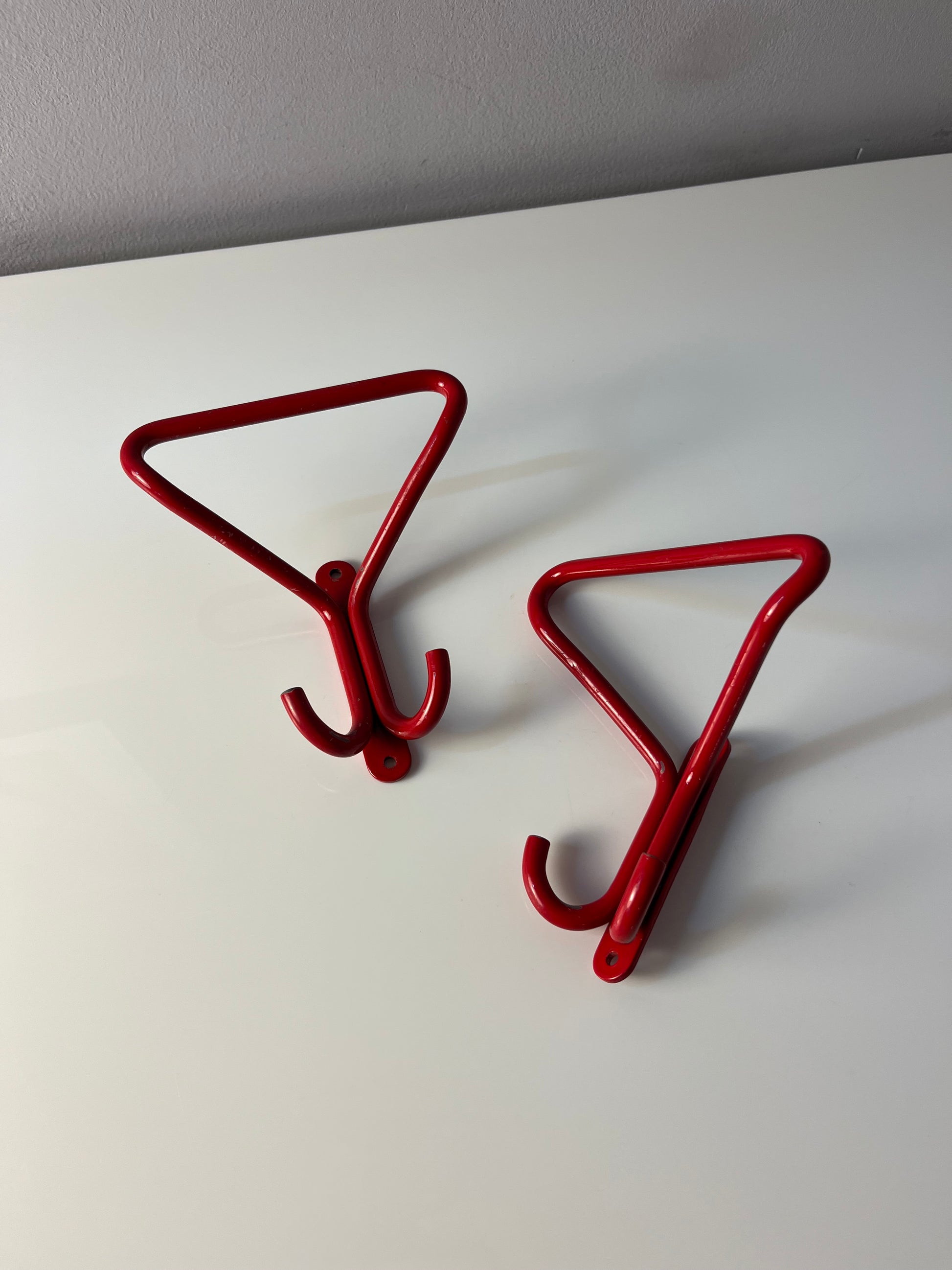 Set: 2x Wandhaken rot Metall