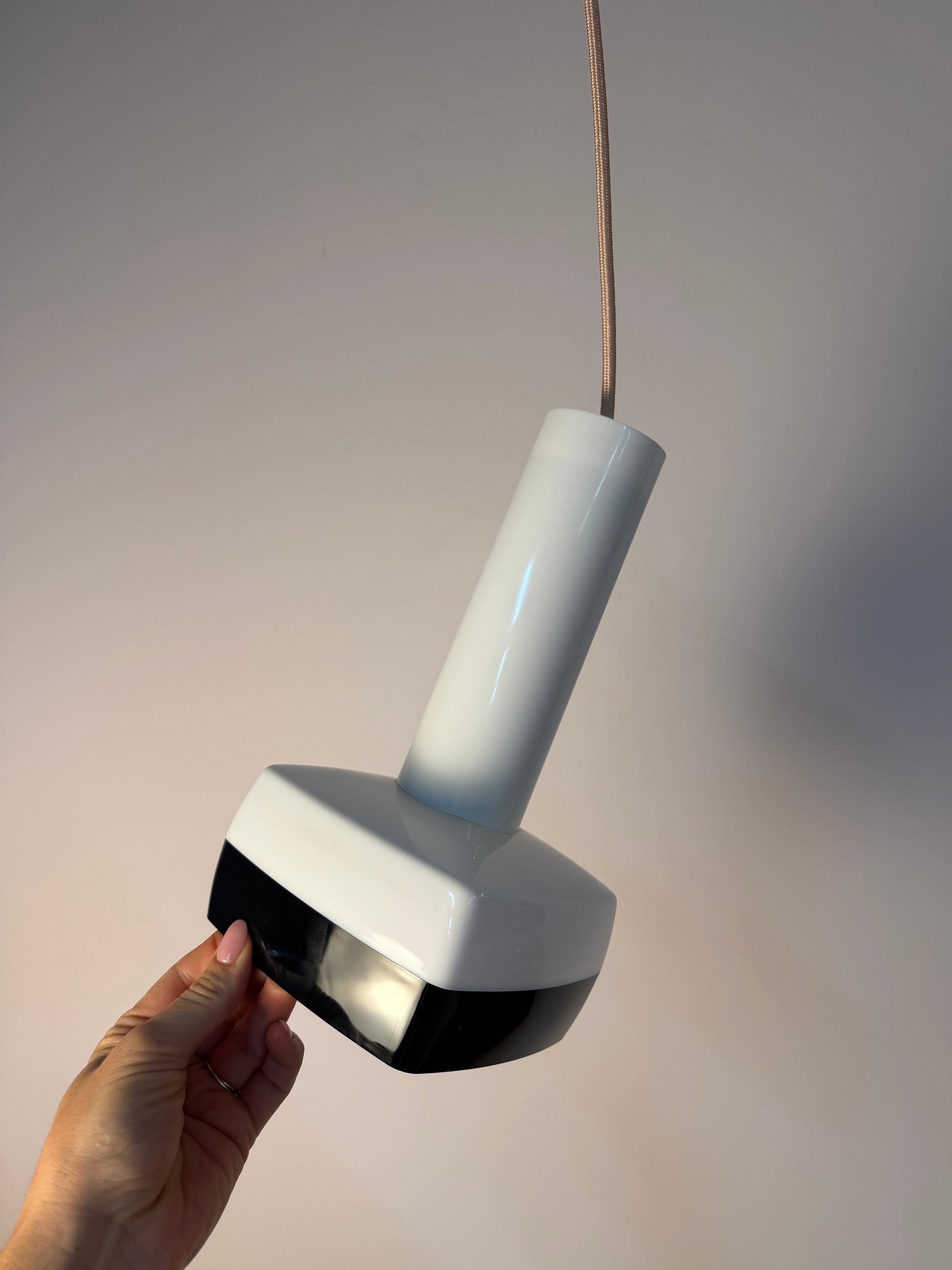 Hängelampe schwarz weiß von Bent Karlby für Schrøder-Kemi