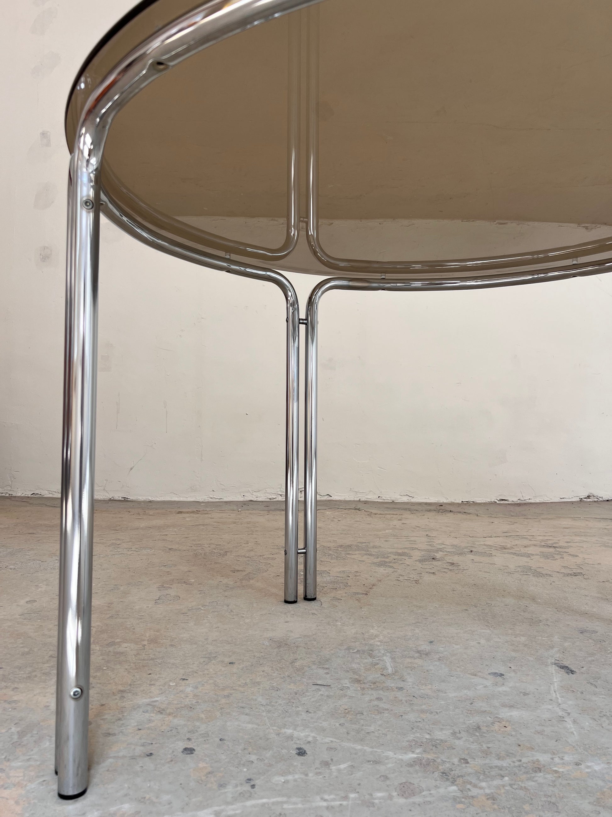Runder Esstisch Chrom & getöntes Glas