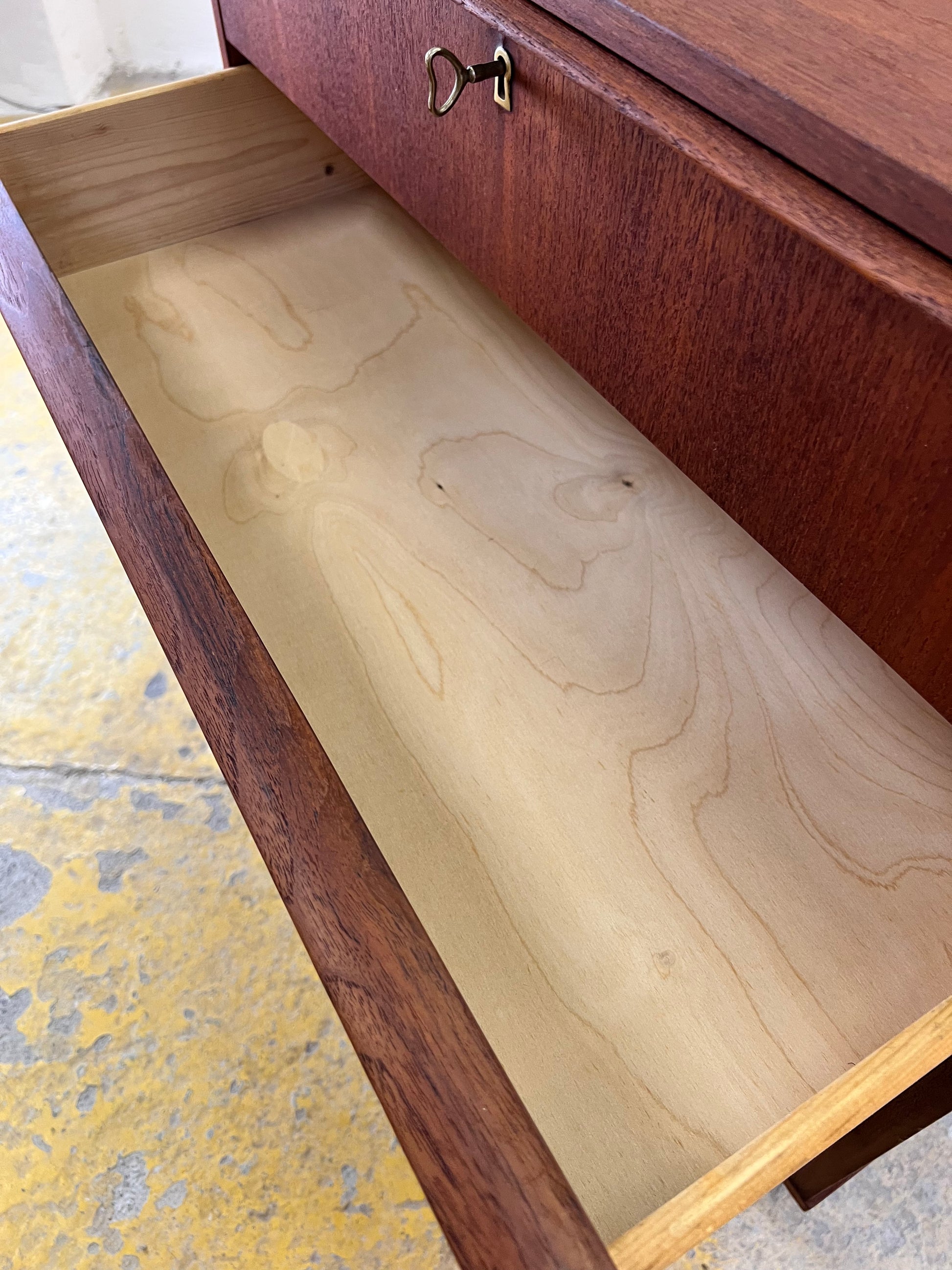 Kommode Teak mit Schloss aus Dänemark