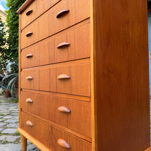 Kommode Teak mit Muschelgriffen aus Dänemark