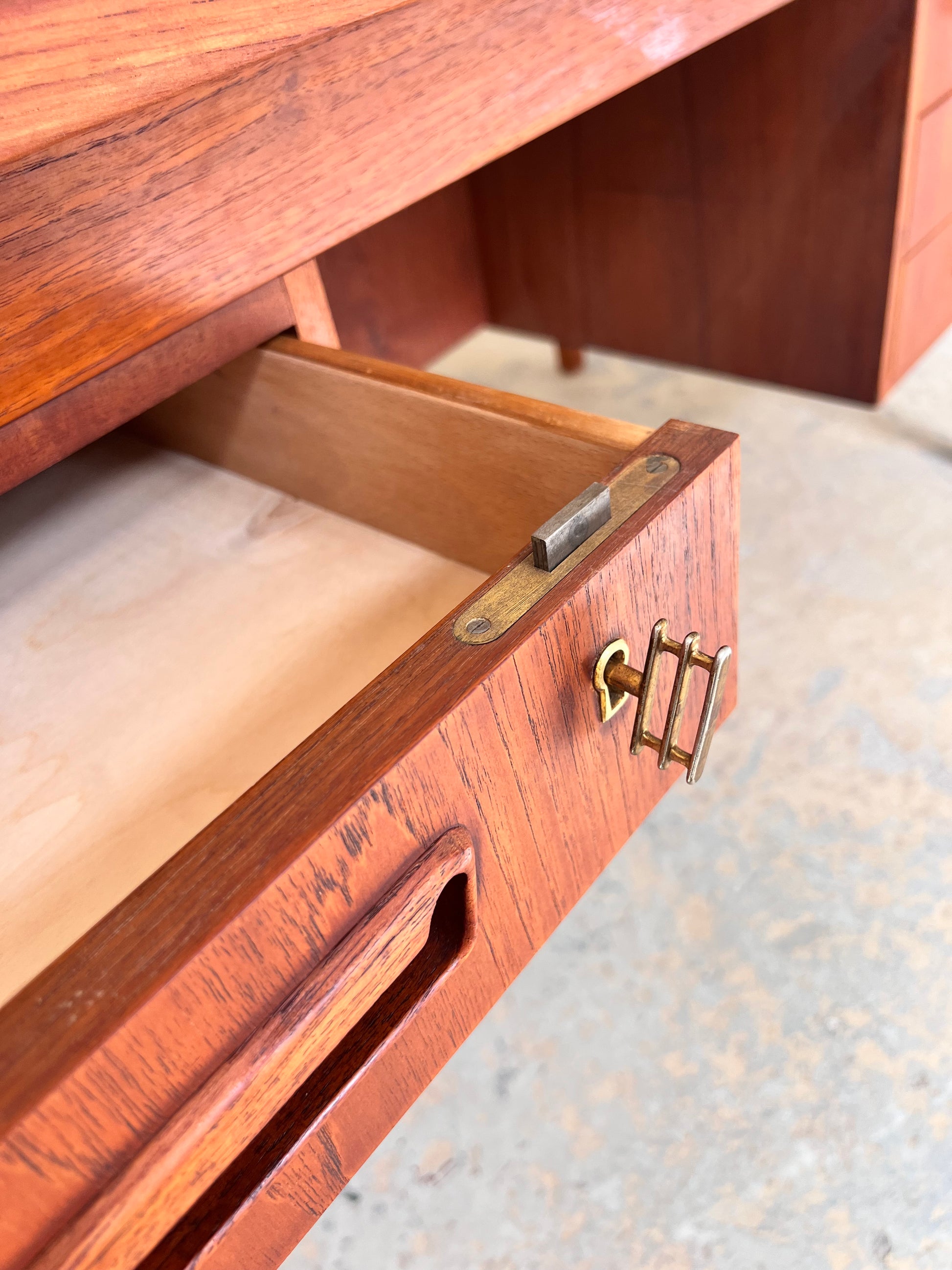 Freistehender Schreibtisch Teak aus Dänemark Sigh & Søns Møbler