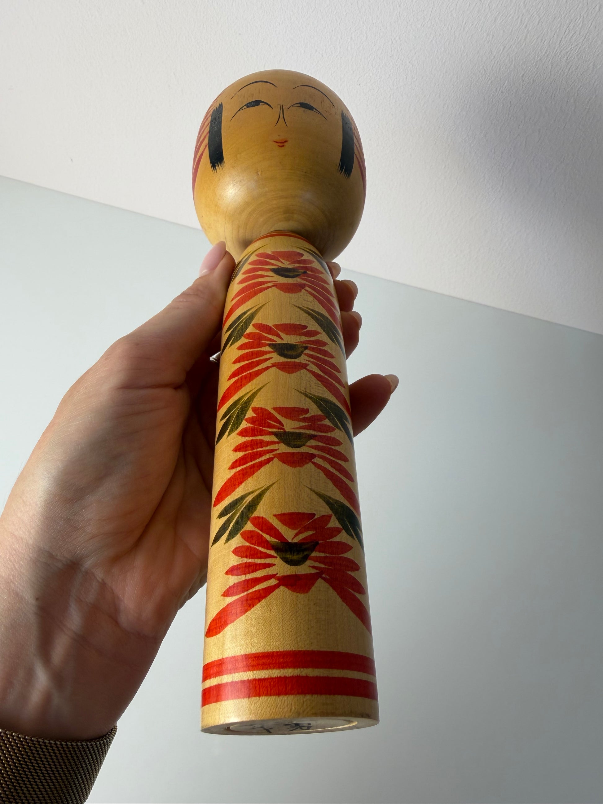 Japanische Kokeshi Holzfigur handbemalt