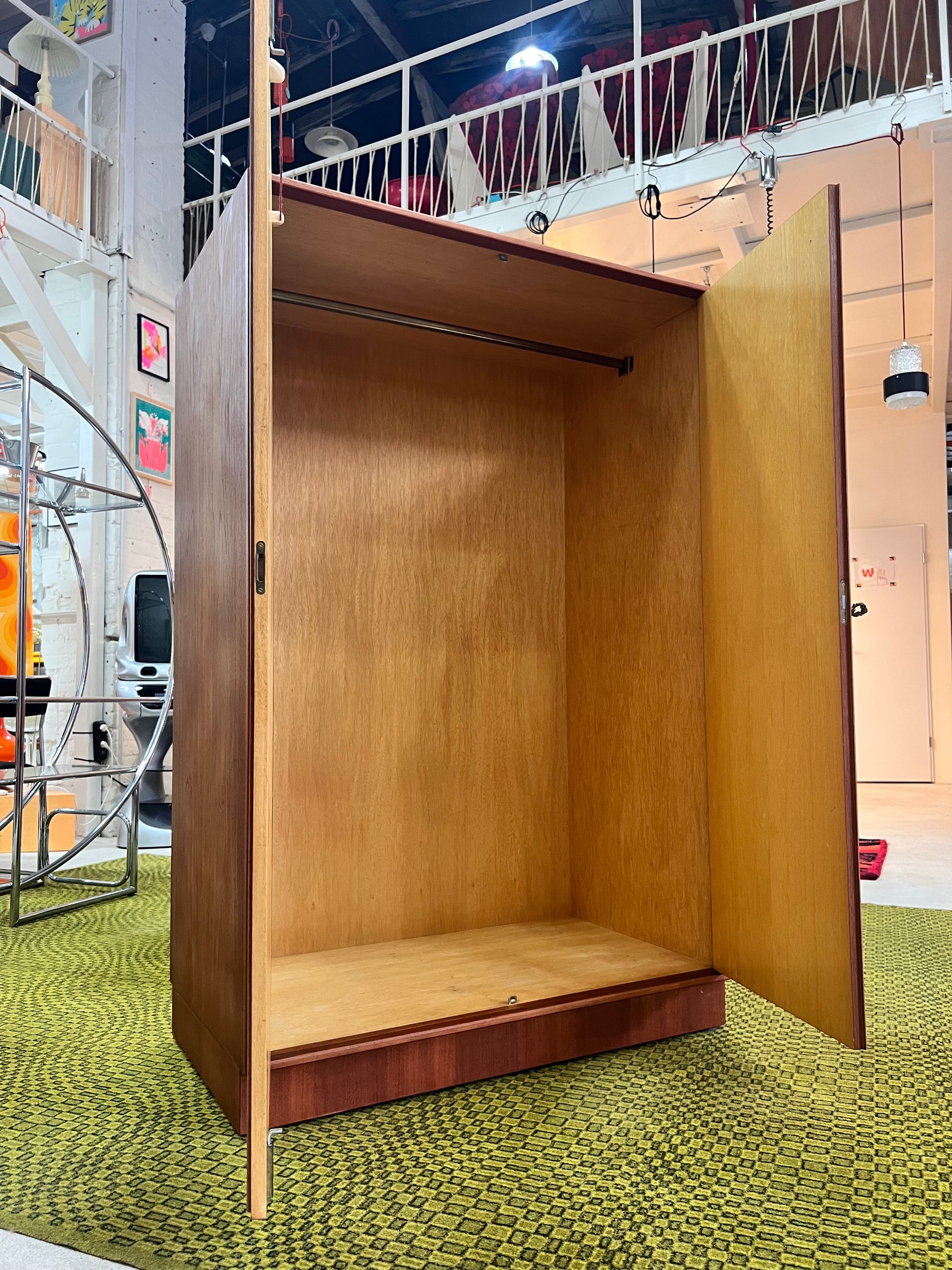 Großer Kleiderschrank Teak von Einrichtungshaus Steguweit & Sohn