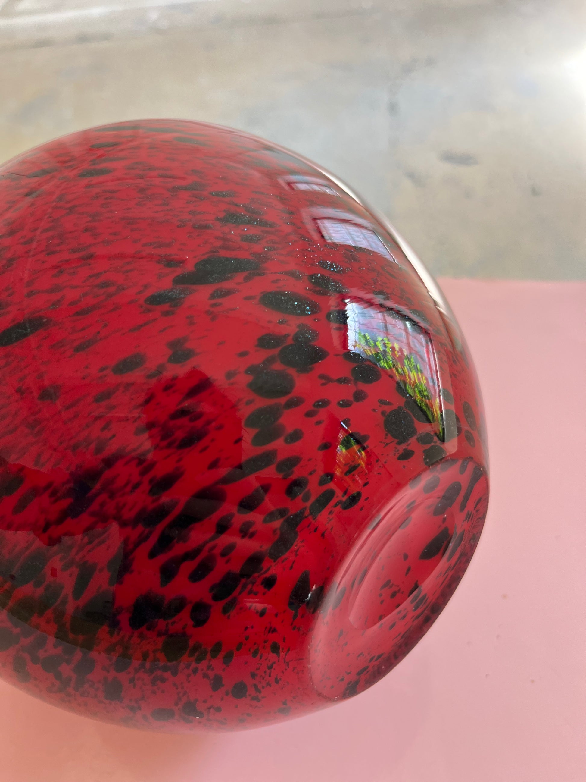 Vase rot schwarz Glas