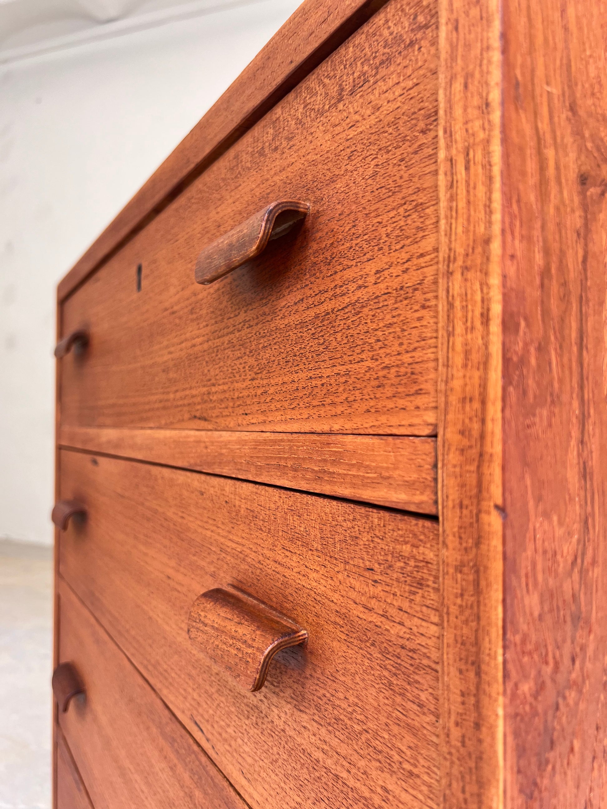 Kommode Teak mit Schloss aus Dänemark